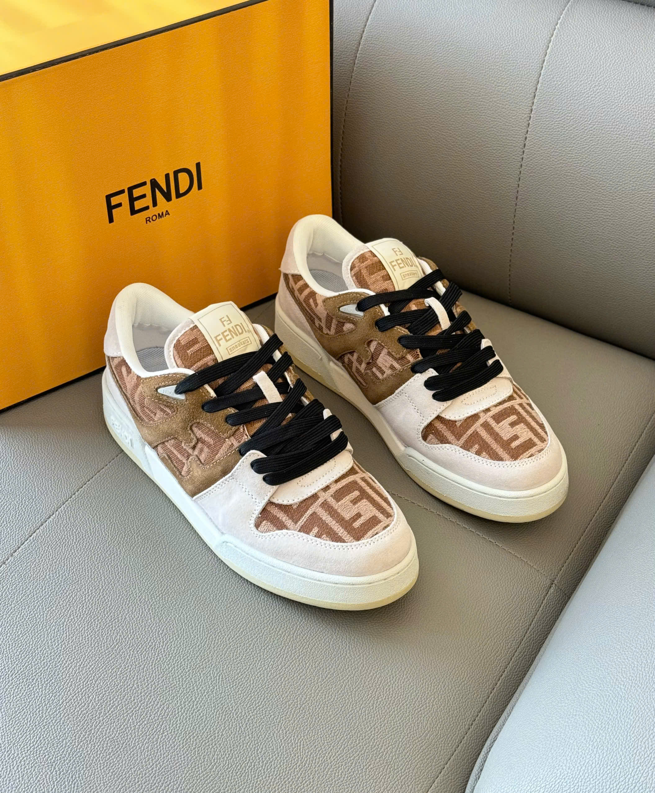 Giày sneaker Fendi Trắng phối viền Đen Nâu da lộn Like Auth 38-43 DDT