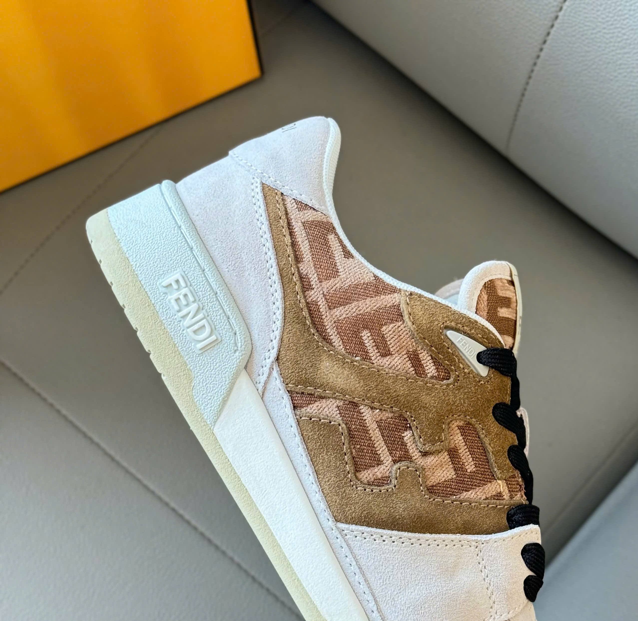 Giày sneaker Fendi Trắng phối viền Đen Nâu da lộn Like Auth 38-43 DDT