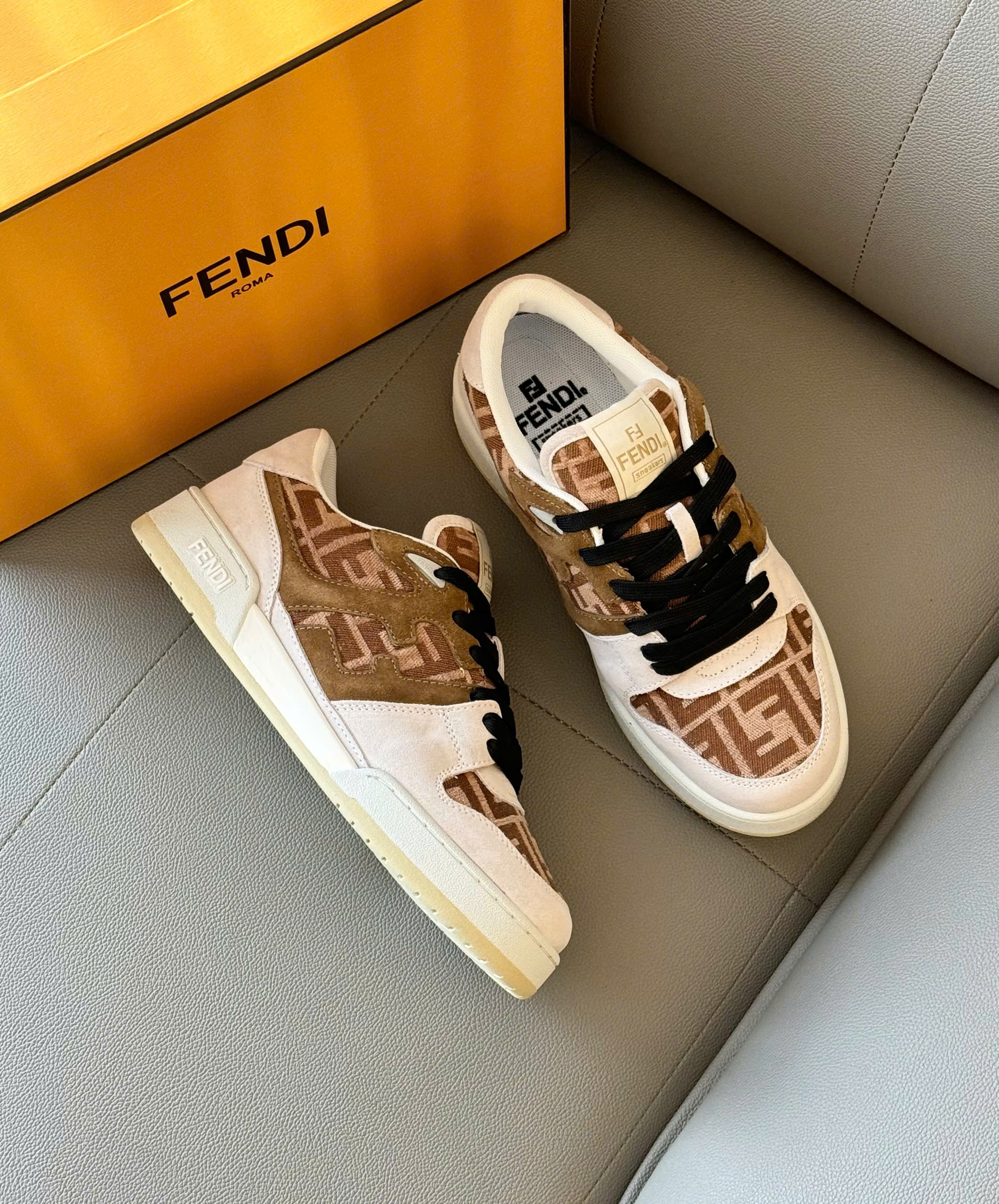 Giày sneaker Fendi Trắng phối viền Đen Nâu da lộn Like Auth 38-43 DDT