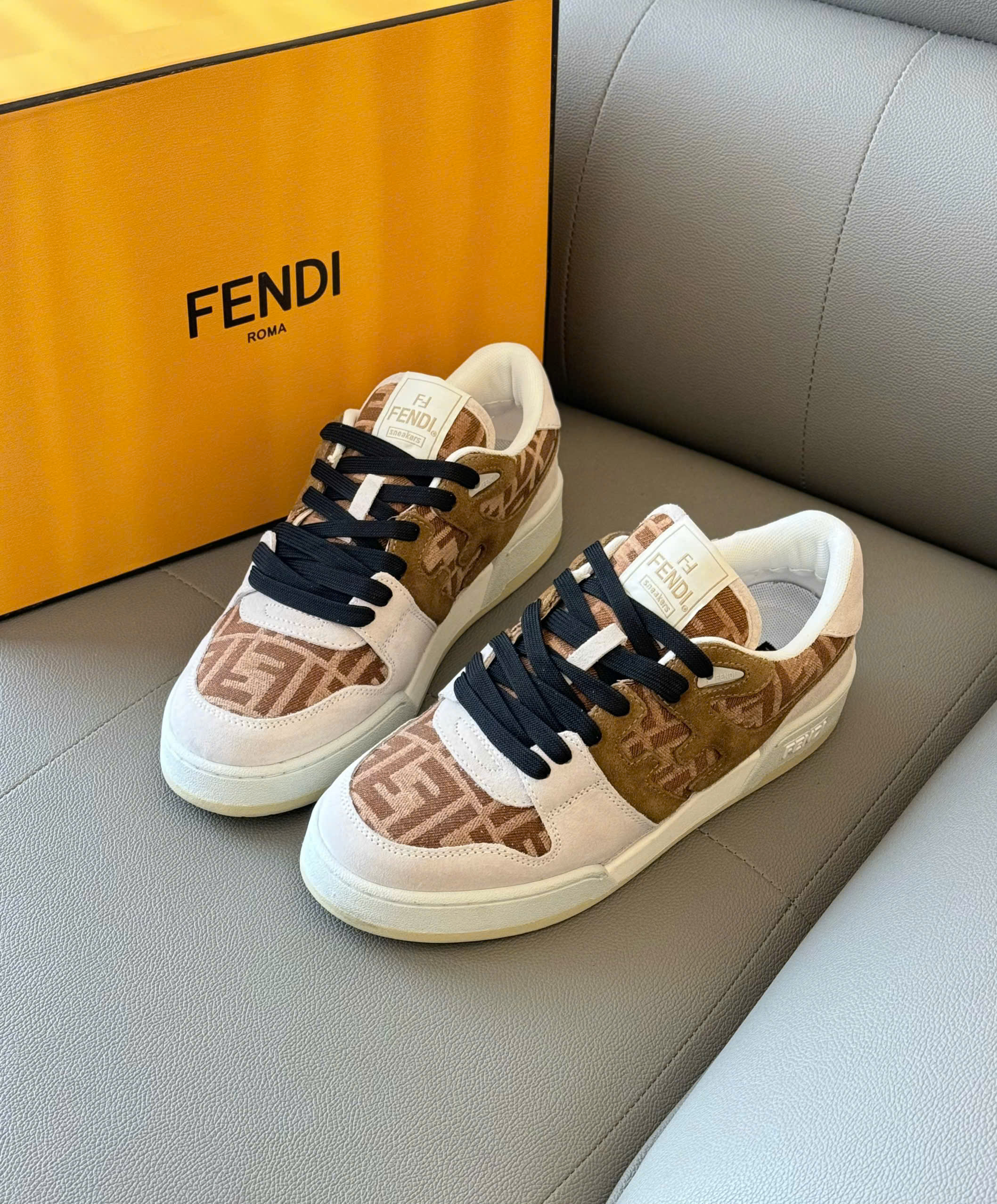Giày sneaker Fendi Trắng phối viền Đen Nâu da lộn Like Auth 38-43 DDT