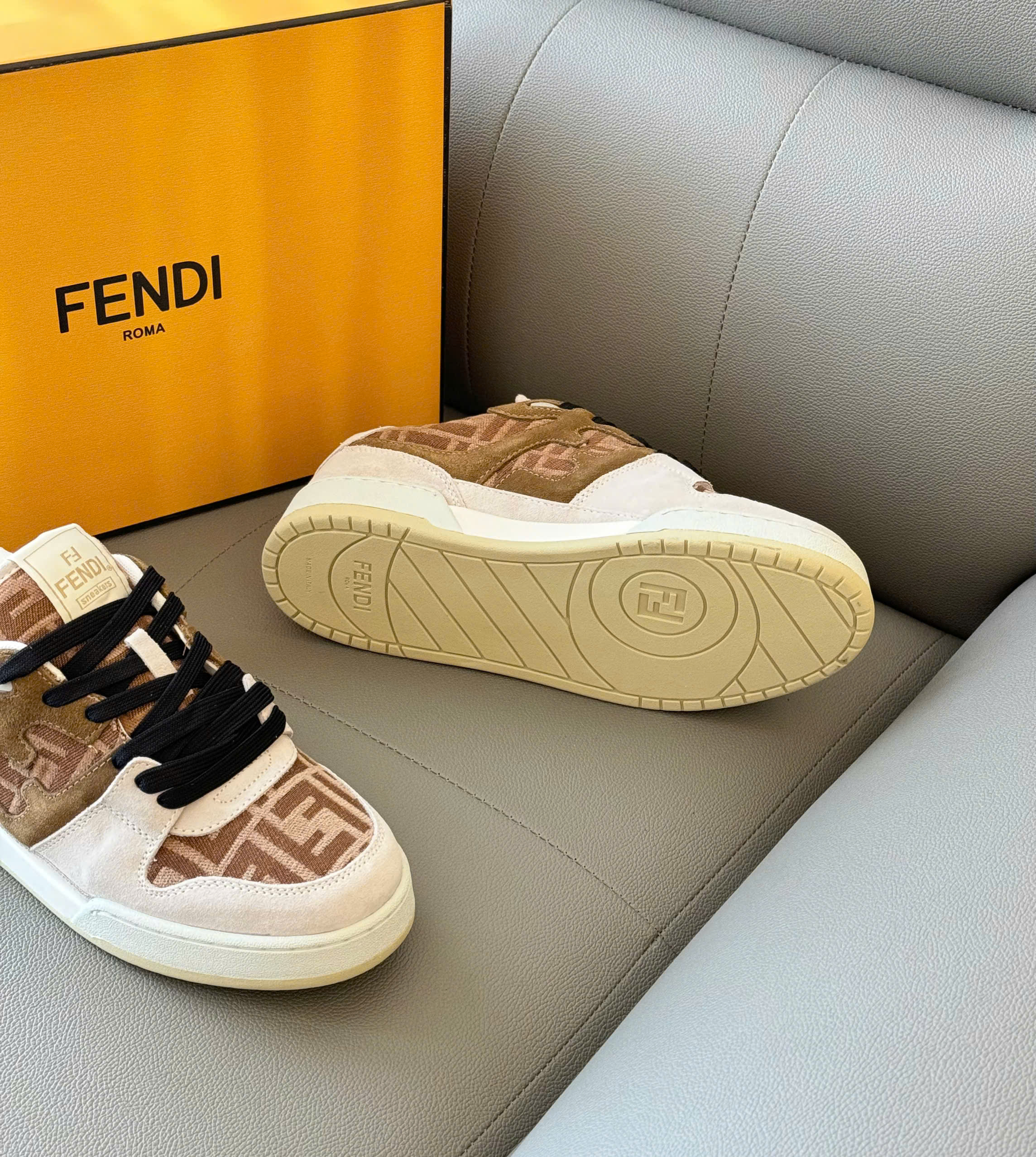 Giày sneaker Fendi Trắng phối viền Đen Nâu da lộn Like Auth 38-43 DDT