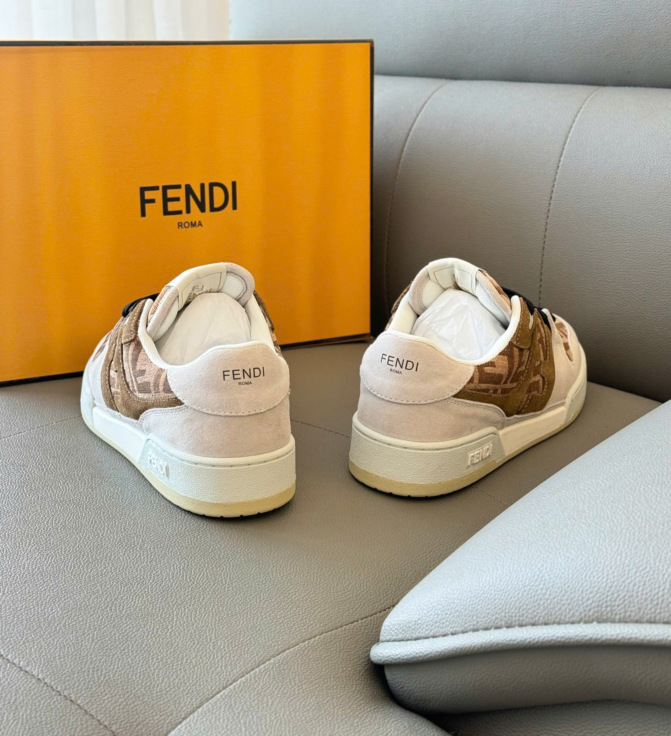 Giày sneaker Fendi Trắng phối viền Đen Nâu da lộn Like Auth 38-43 DDT