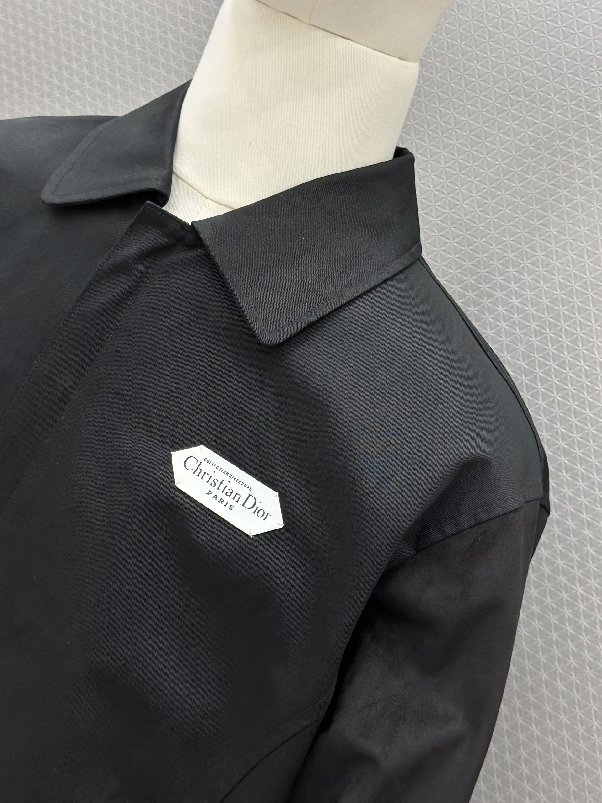 Áo khoác Dior CD Đen cỏ bẻ tag ngực Trắng Like Auth 46-48 VTN