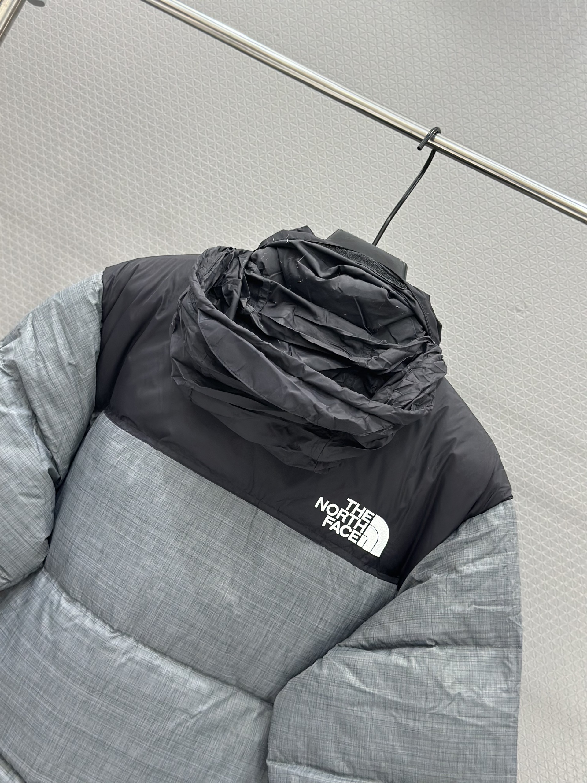 Áo khoác phao The North Face Xám phối Ðen mũ khóa Like Auth XS-L VTN