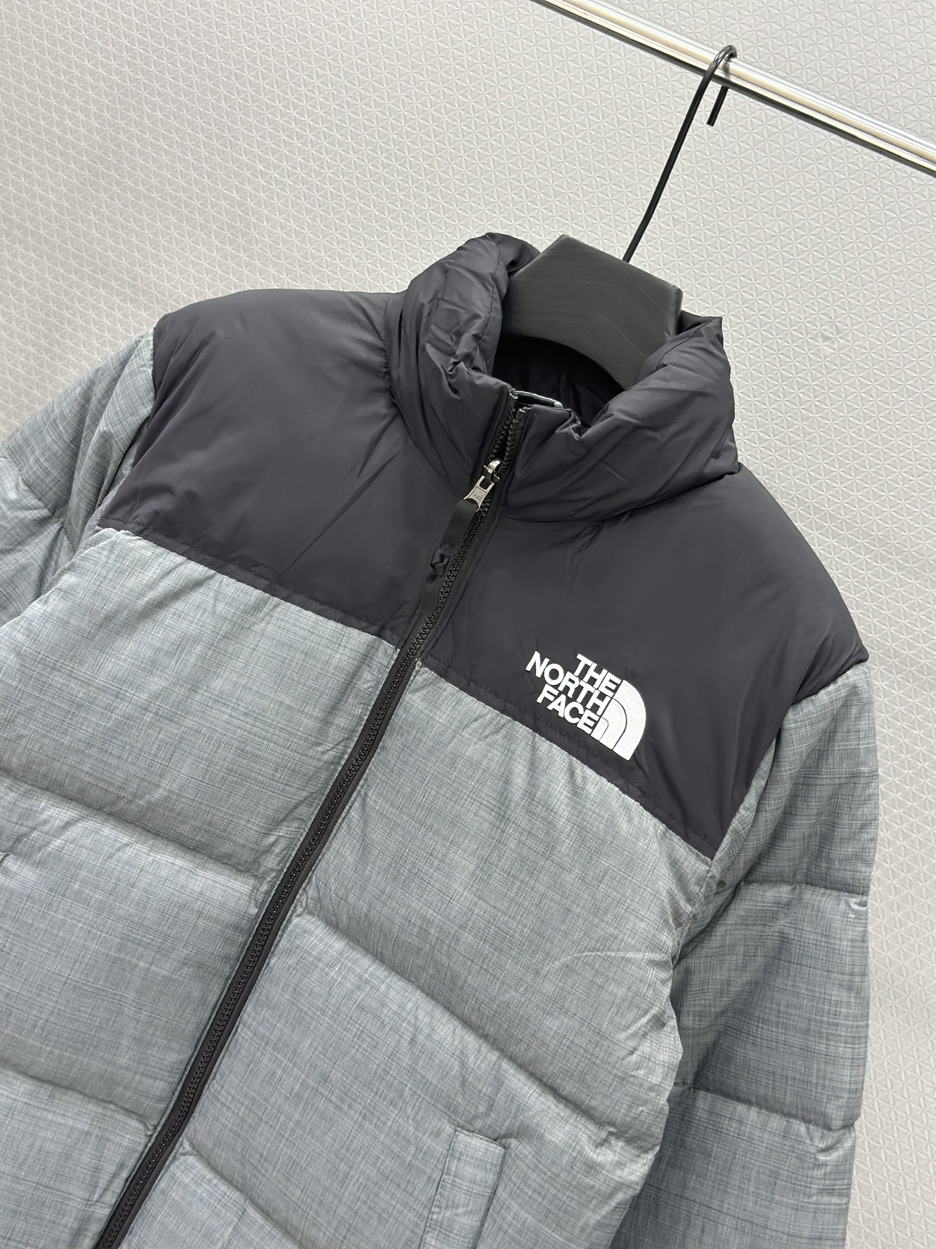 Áo khoác phao The North Face Xám phối Ðen mũ khóa Like Auth XS-L VTN