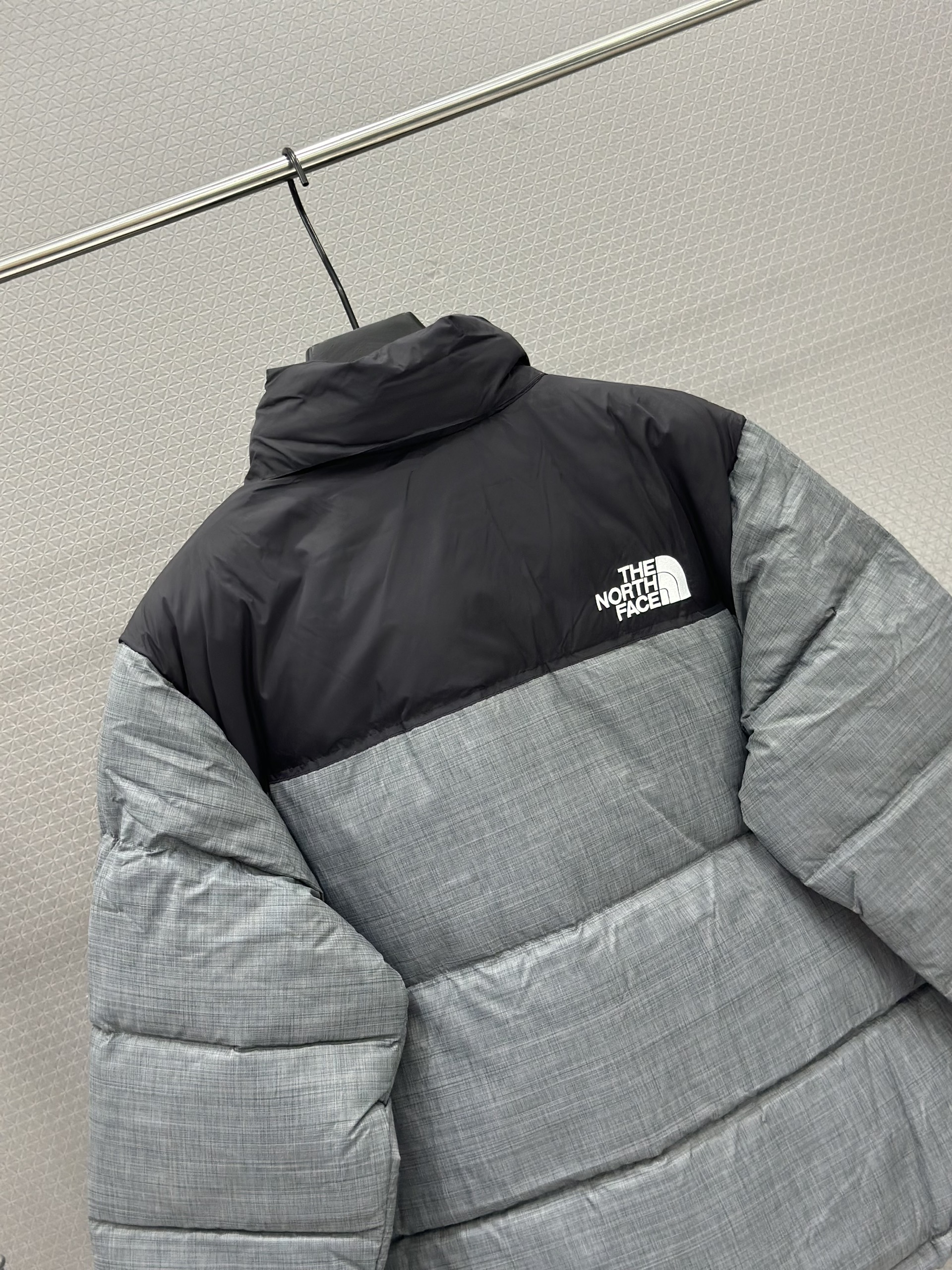 Áo khoác phao The North Face Xám phối Ðen mũ khóa Like Auth XS-L VTN