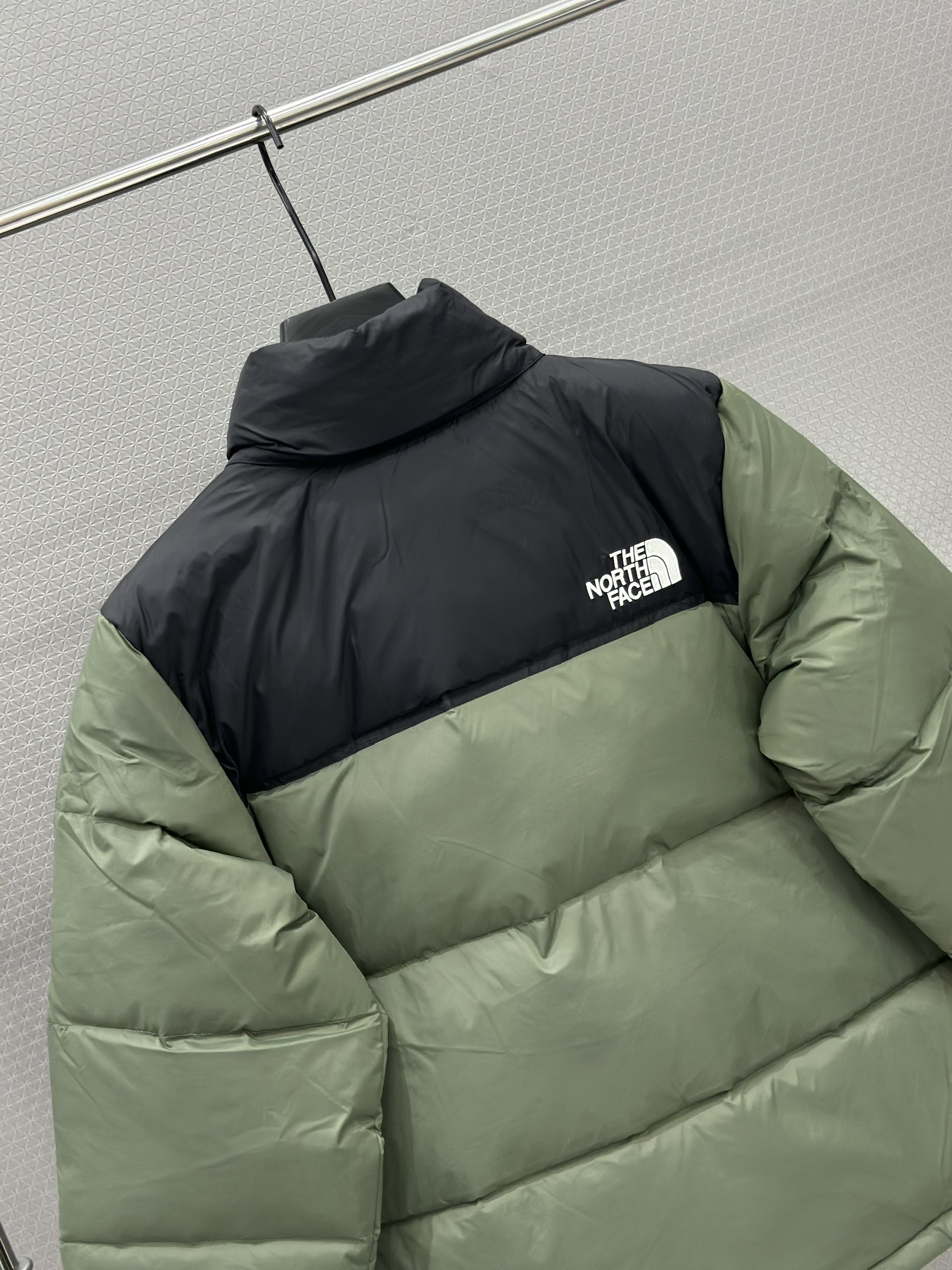 Áo khoác phao The North Face Xanh Rêu phối Ðen mũ khóa Like Auth XS-L VTN