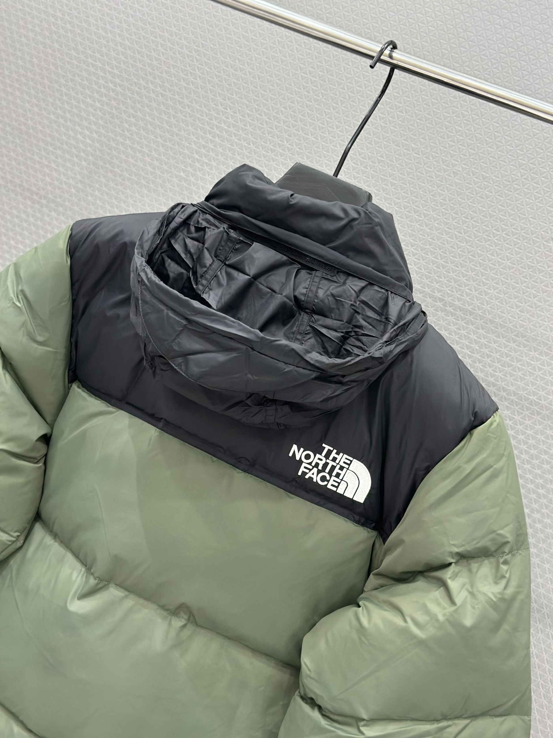 Áo khoác phao The North Face Xanh Rêu phối Ðen mũ khóa Like Auth XS-L VTN