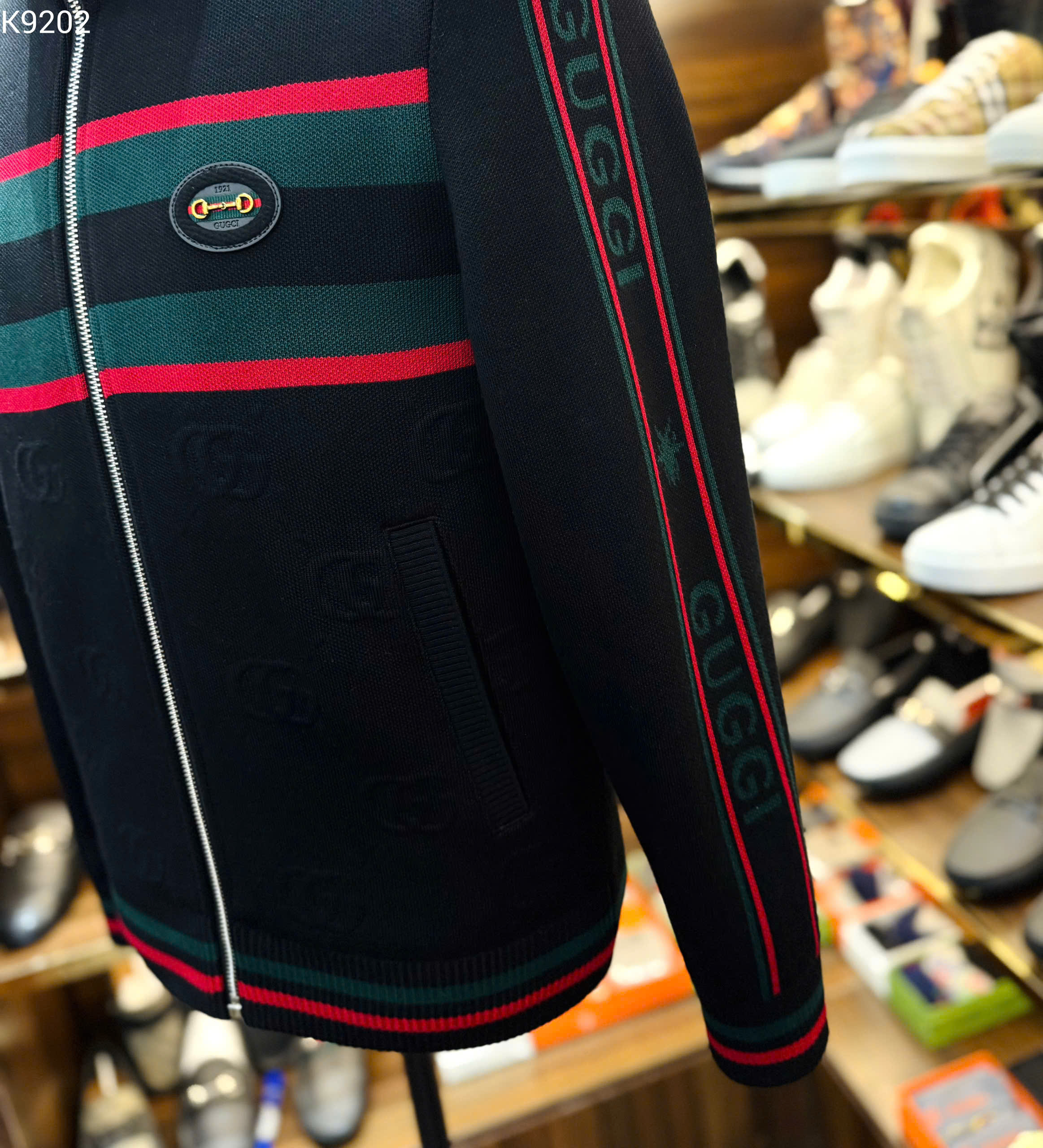 Áo khoác Gucci GC Đen kẻ ngang logo tag ngực Like Auth 46-52 MK