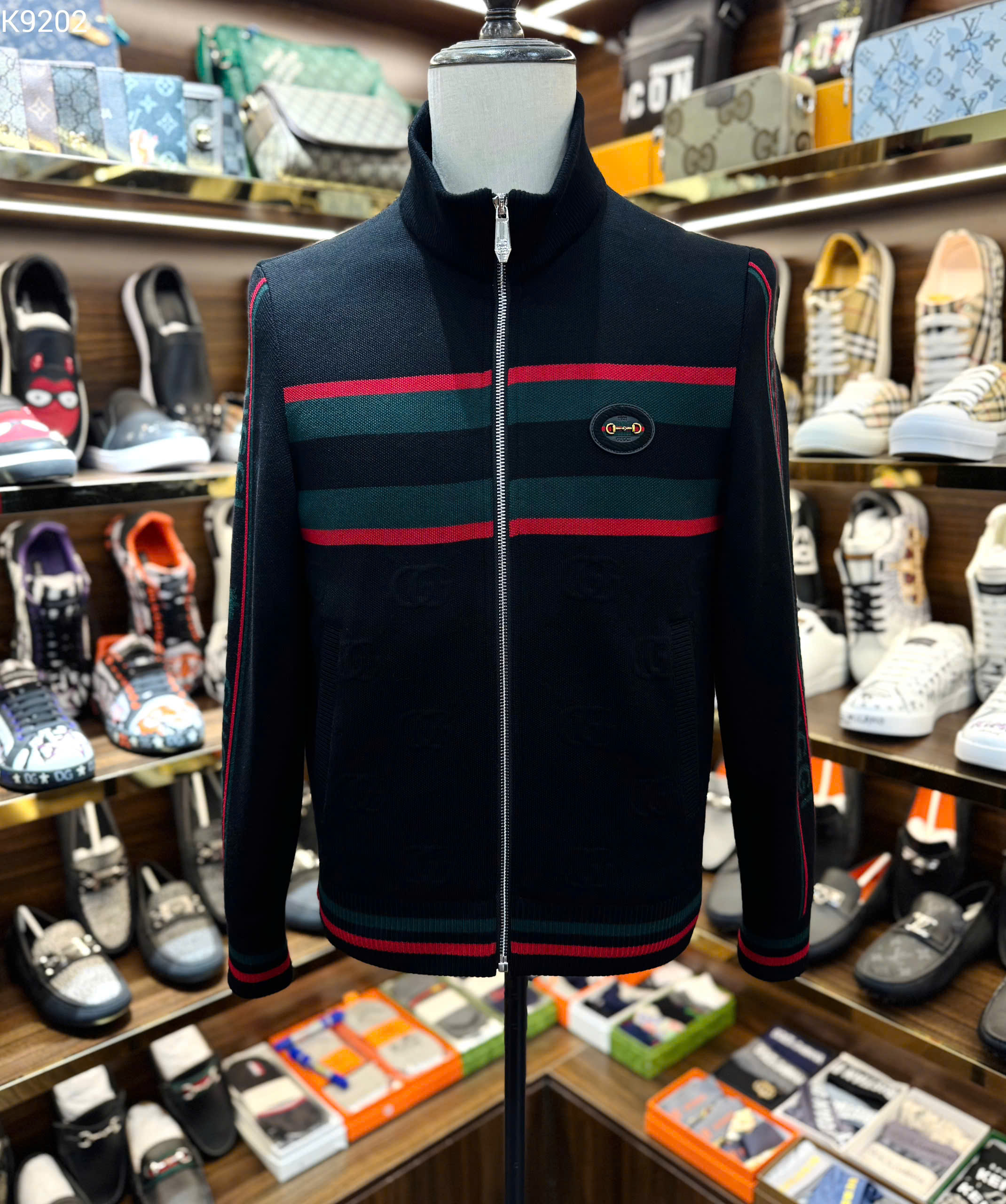 Áo khoác Gucci GC Đen kẻ ngang logo tag ngực Like Auth 46-52 MK