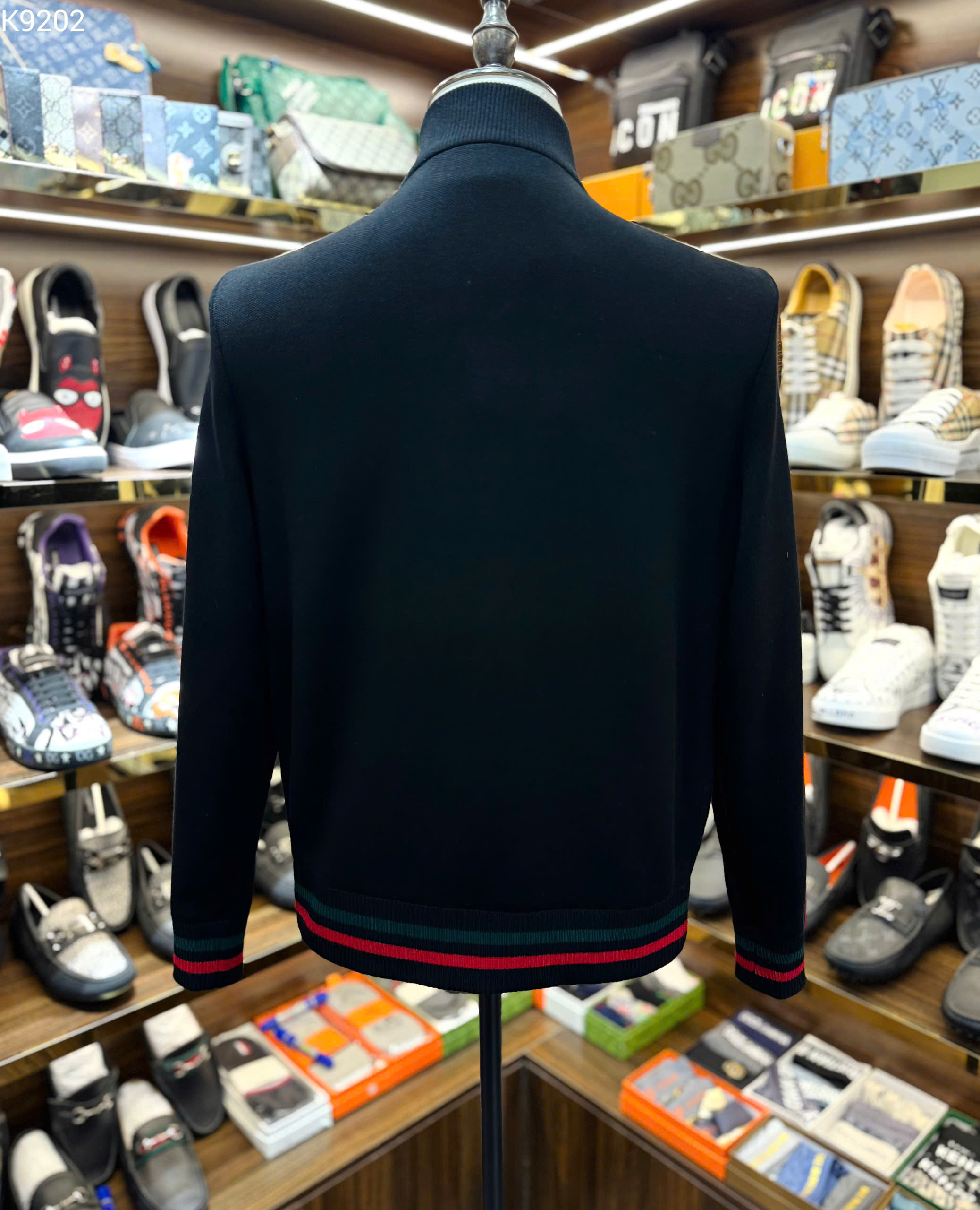 Áo khoác Gucci GC Đen kẻ ngang logo tag ngực Like Auth 46-52 MK