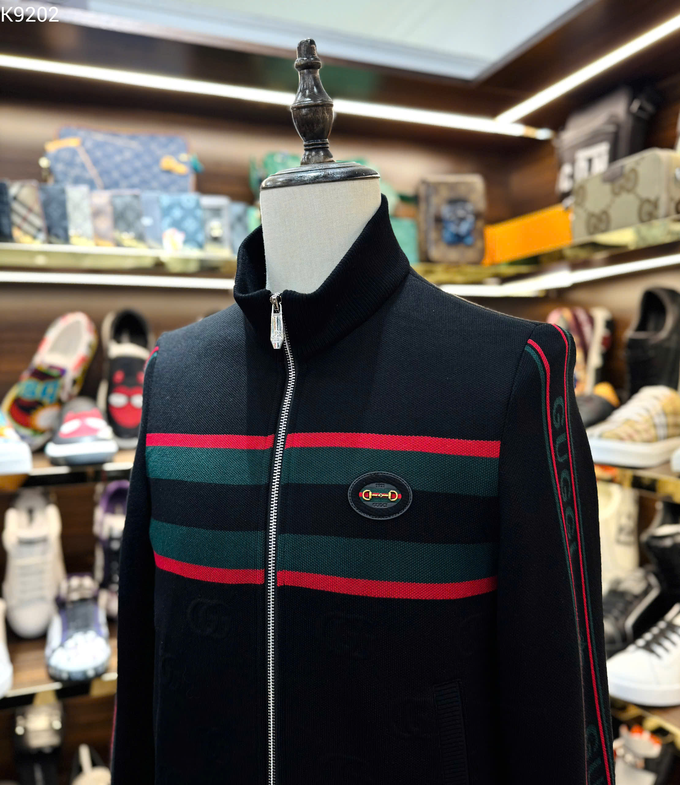 Áo khoác Gucci GC Đen kẻ ngang logo tag ngực Like Auth 46-52 MK