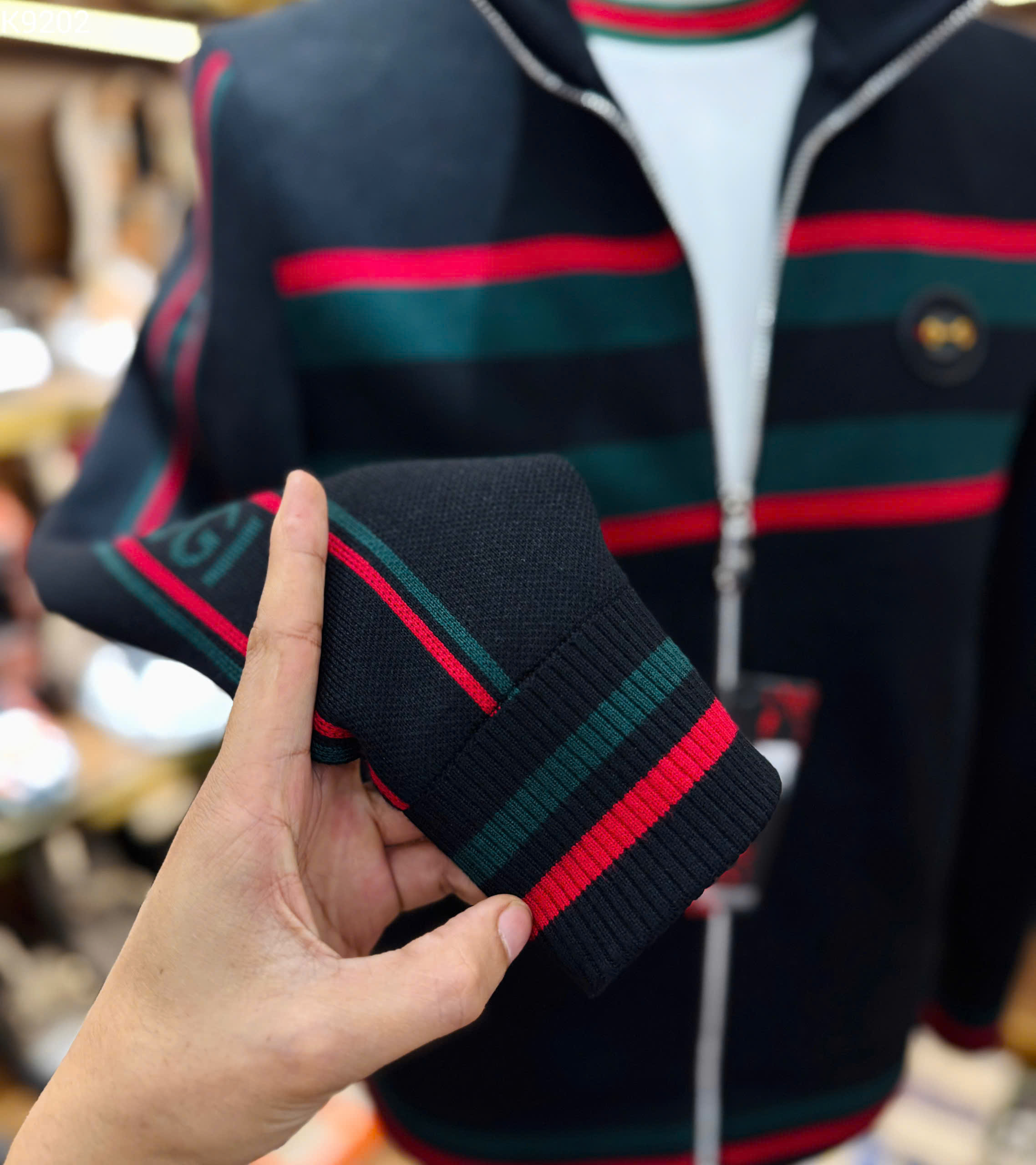 Áo khoác Gucci GC Đen kẻ ngang logo tag ngực Like Auth 46-52 MK