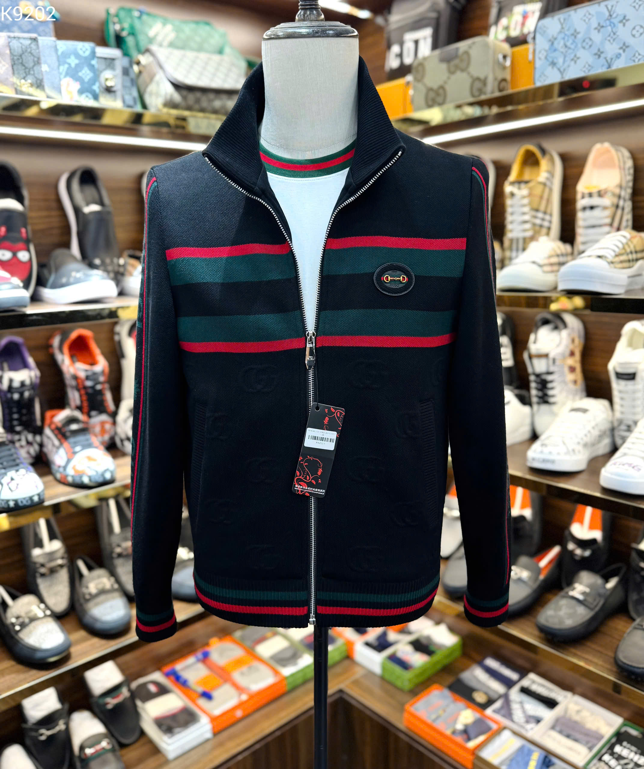 Áo khoác Gucci GC Đen kẻ ngang logo tag ngực Like Auth 46-52 MK