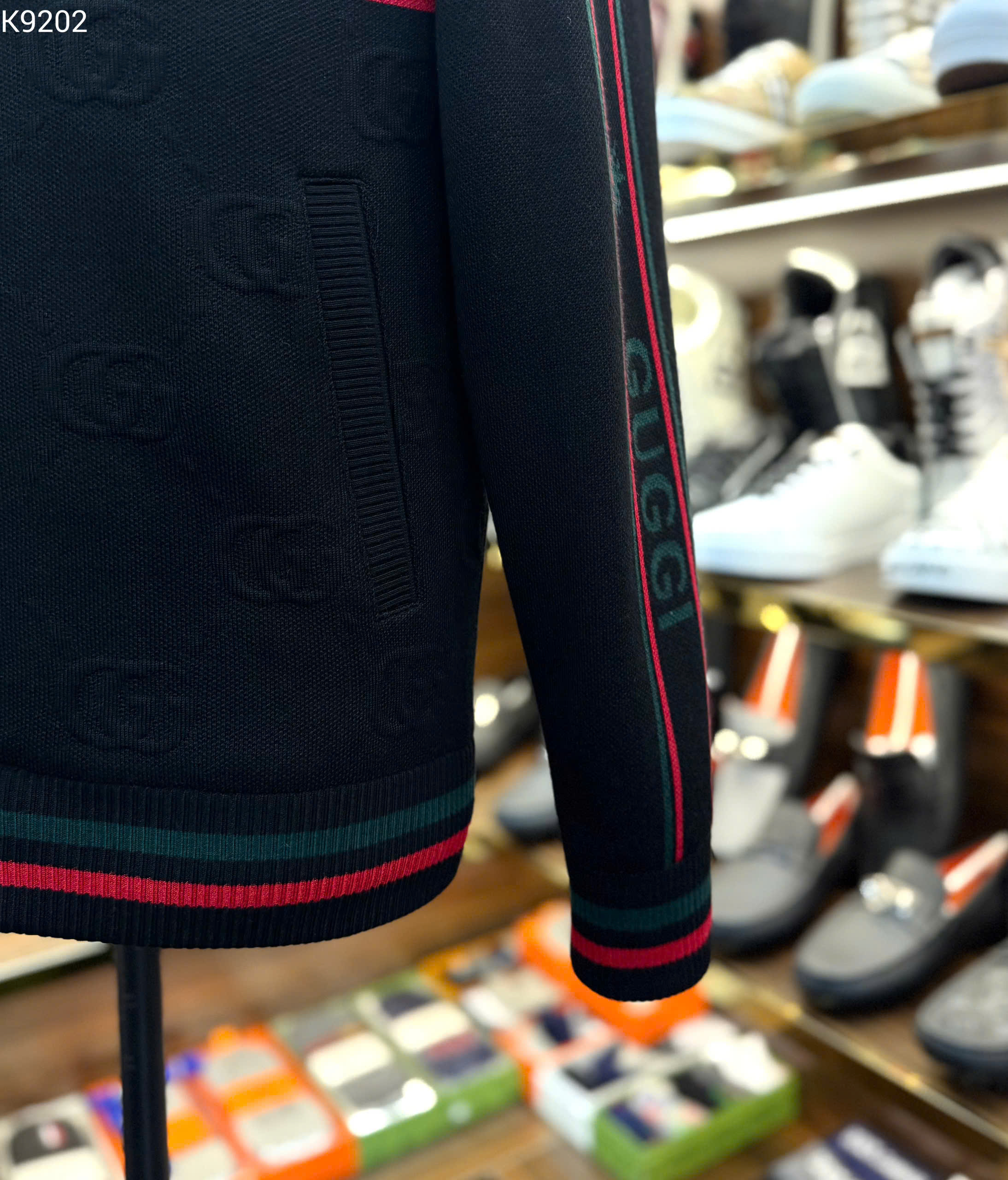 Áo khoác Gucci GC Đen kẻ ngang logo tag ngực Like Auth 46-52 MK