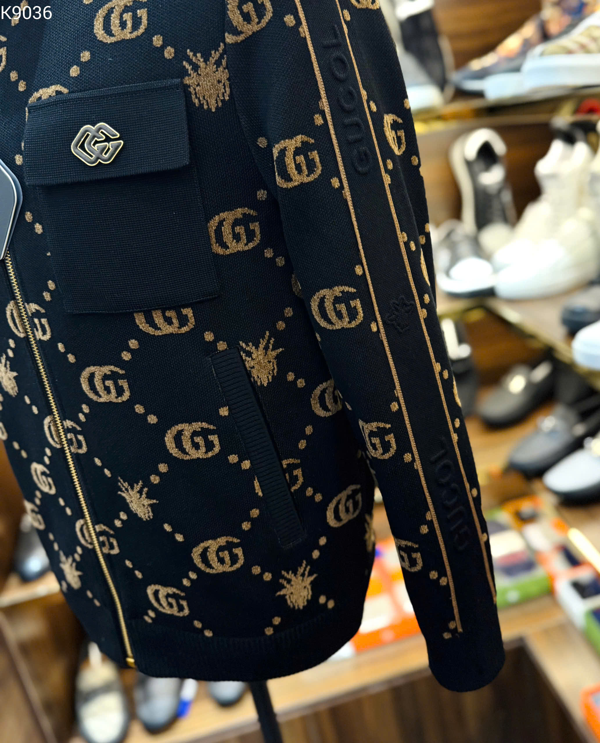 Áo khoác Gucci GC Đen logo đỏ monogram check viền Like Auth 46-52 MK