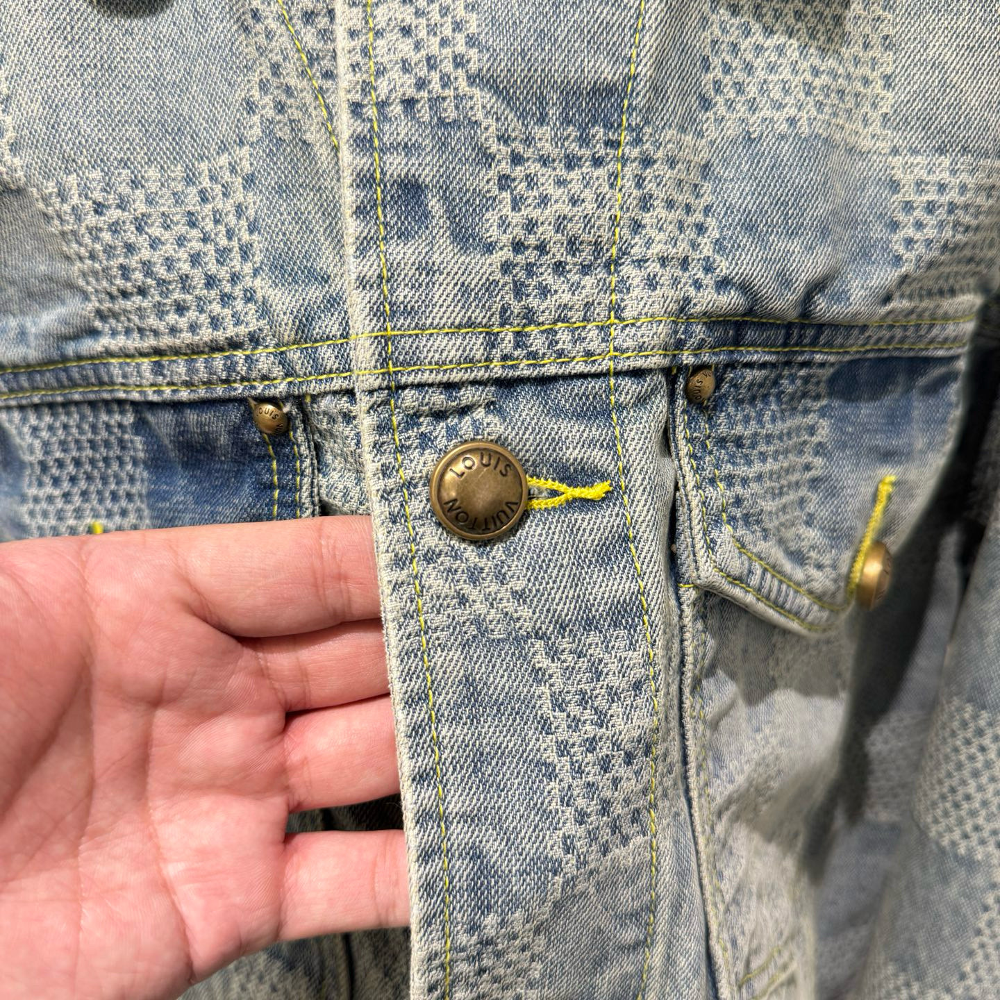 Áo khoác Jean bò Louis Vuitton LV 1151 Xanh Nhạt vân caro full 1-1 on web 46-50 VTN