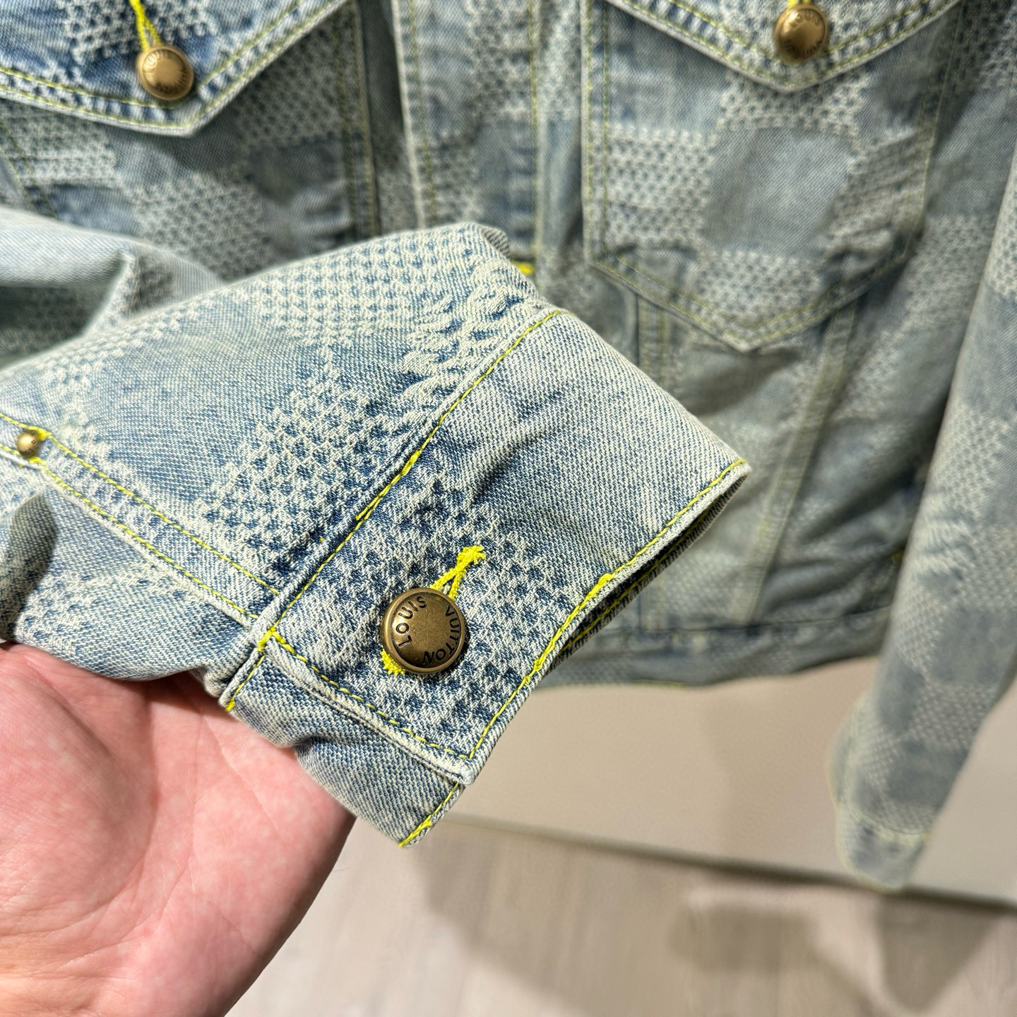 Áo khoác Jean bò Louis Vuitton LV 1151 Xanh Nhạt vân caro full 1-1 on web 46-50 VTN