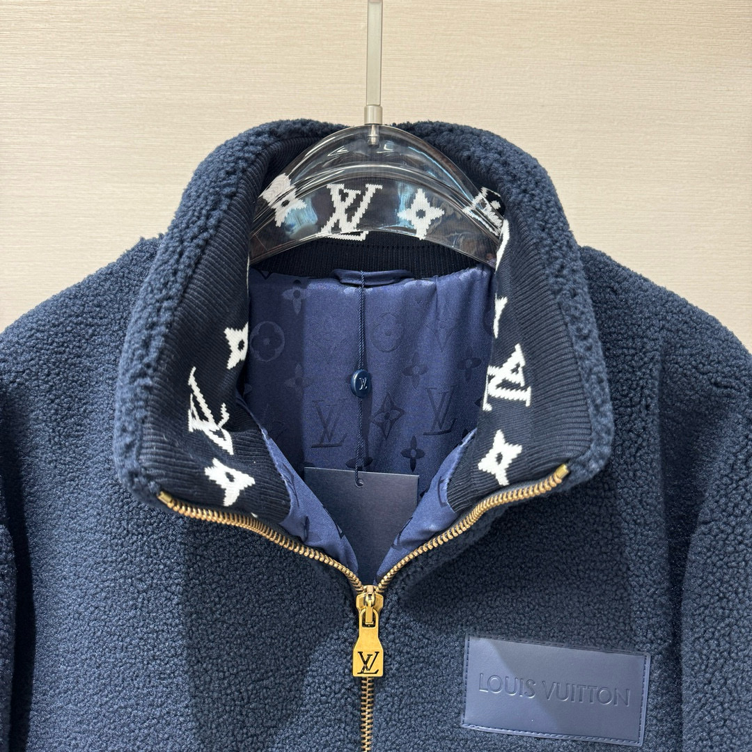 Áo khoác lông cừu Louis Vuitton LV Xanh Than tag da ngực khóa vàng 1-1 on web S-L VTN