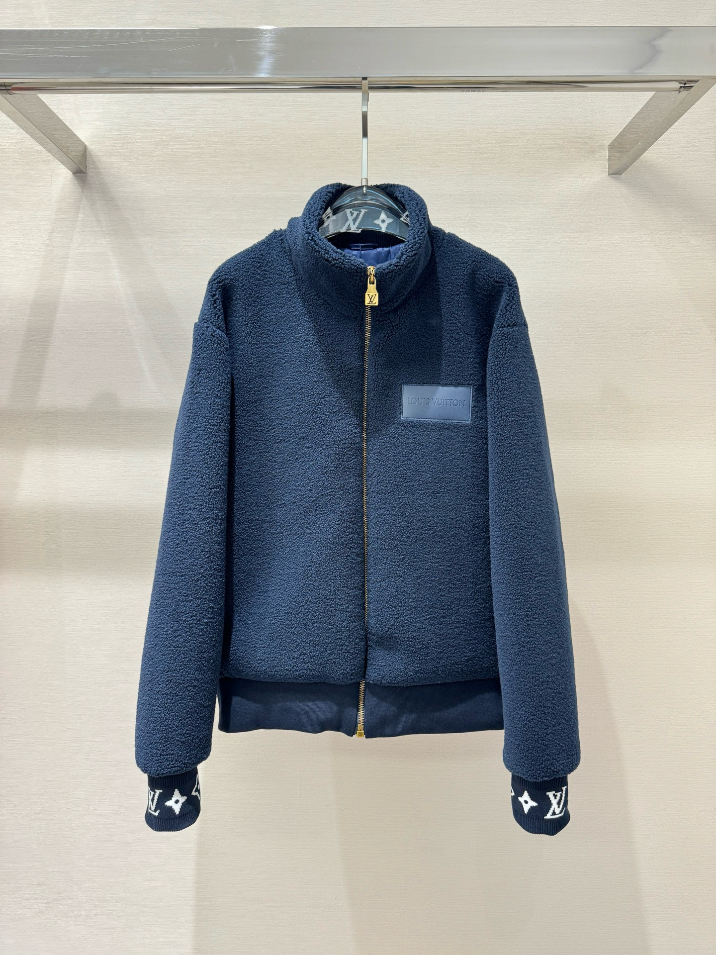 Áo khoác lông cừu Louis Vuitton LV Xanh Than tag da ngực khóa vàng 1-1 on web S-L VTN