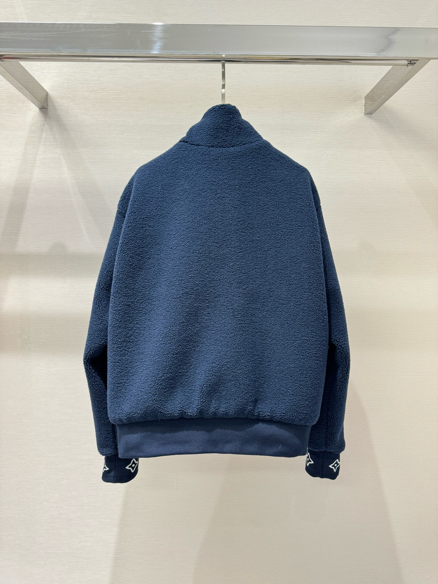 Áo khoác lông cừu Louis Vuitton LV Xanh Than tag da ngực khóa vàng 1-1 on web S-L VTN