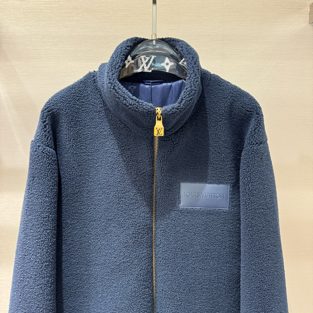 Áo khoác lông cừu Louis Vuitton LV Xanh Than tag da ngực khóa vàng 1-1 on web S-L VTN