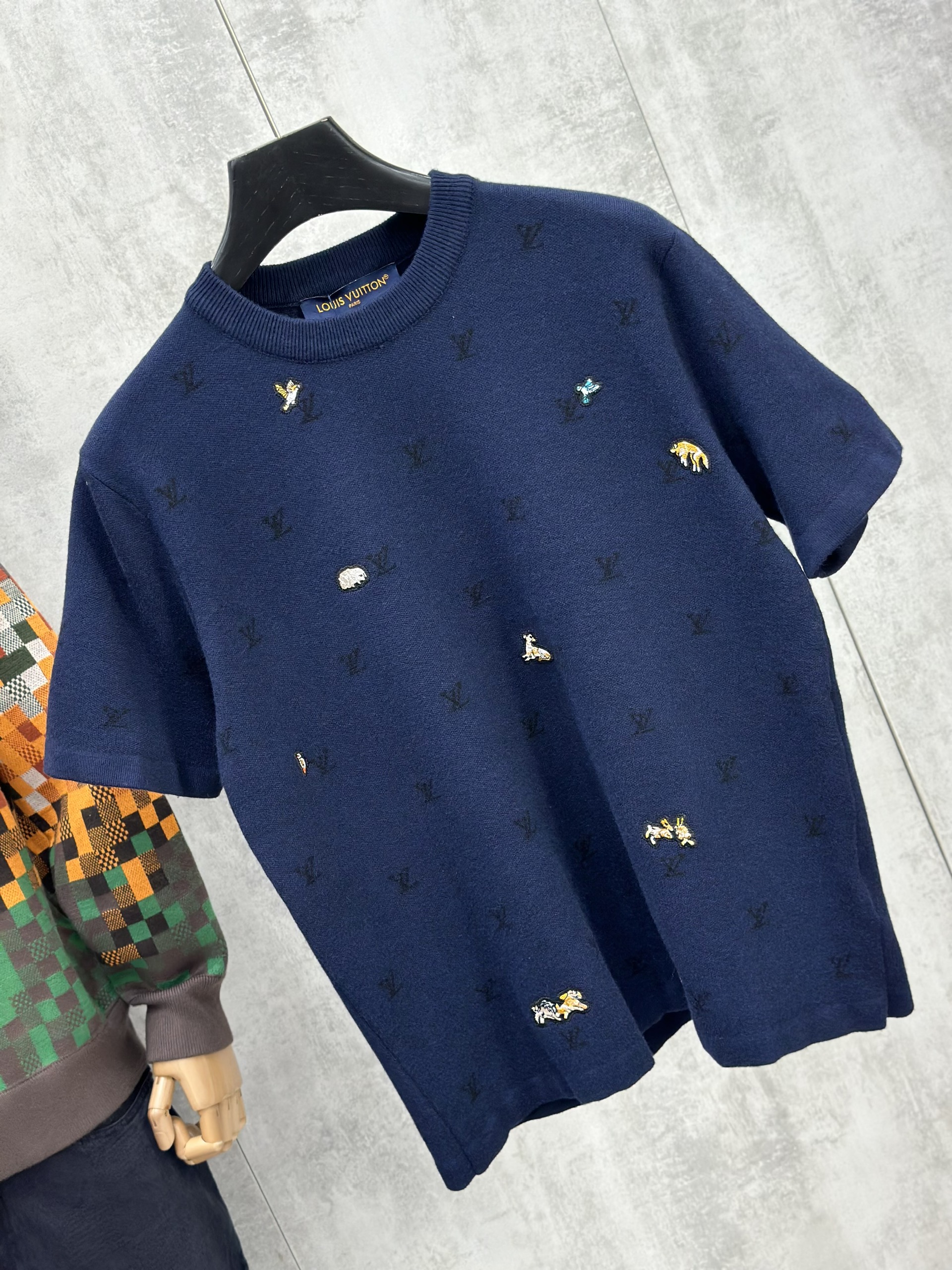 Áo phông T shirt len Louis Vuitton LV logo thêu Animal full Like Auth 46-52 VTN