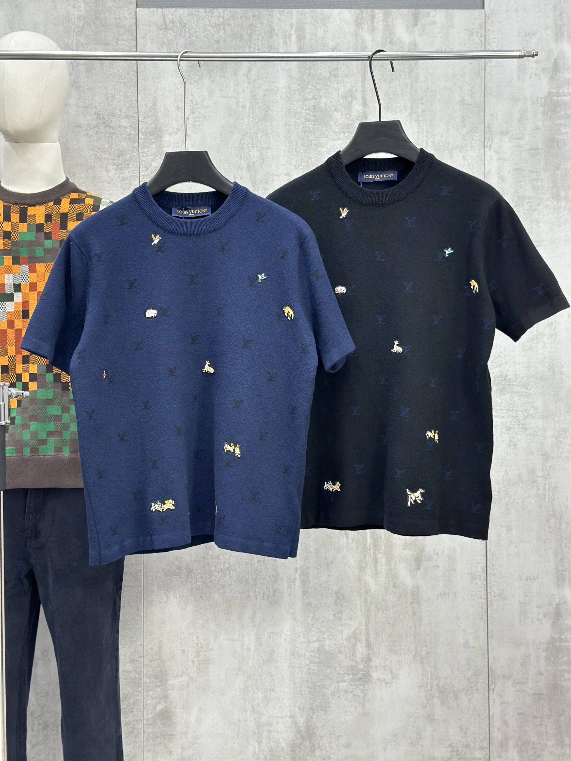 Áo phông T shirt len Louis Vuitton LV logo thêu Animal full Like Auth 46-52 VTN