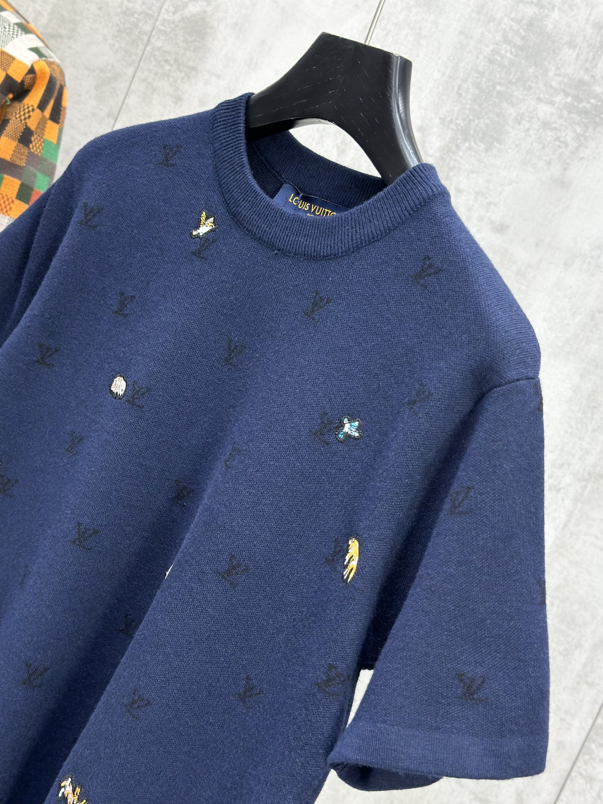 Áo phông T shirt len Louis Vuitton LV logo thêu Animal full Like Auth 46-52 VTN