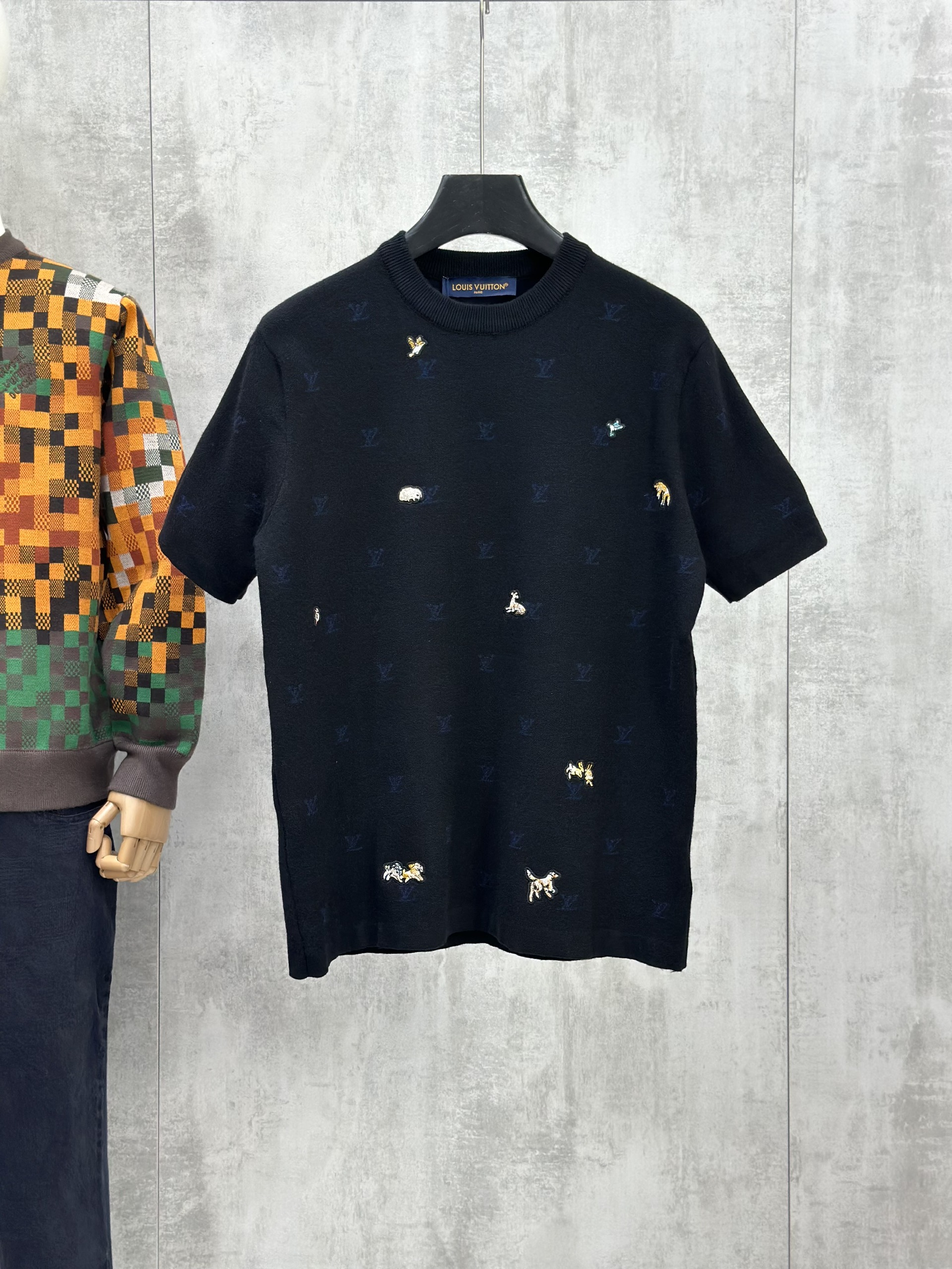 Áo phông T shirt len Louis Vuitton LV logo thêu Animal full Like Auth 46-52 VTN