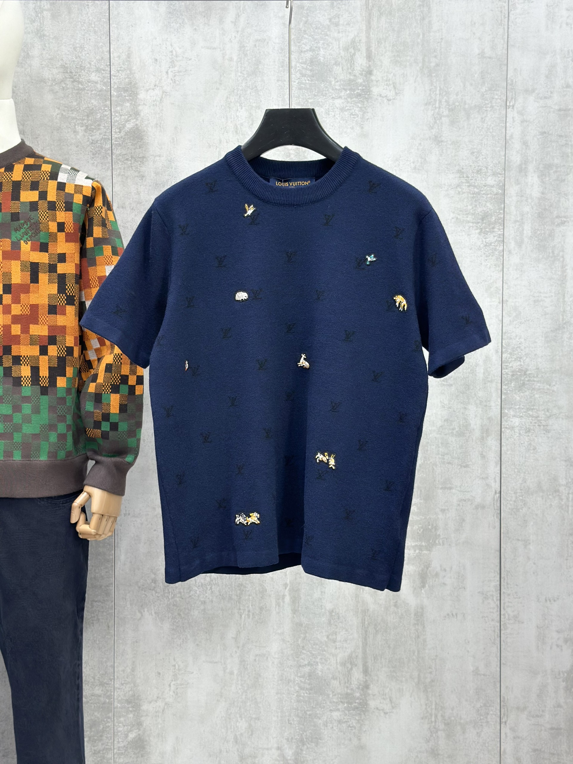 Áo phông T shirt len Louis Vuitton LV logo thêu Animal full Like Auth 46-52 VTN