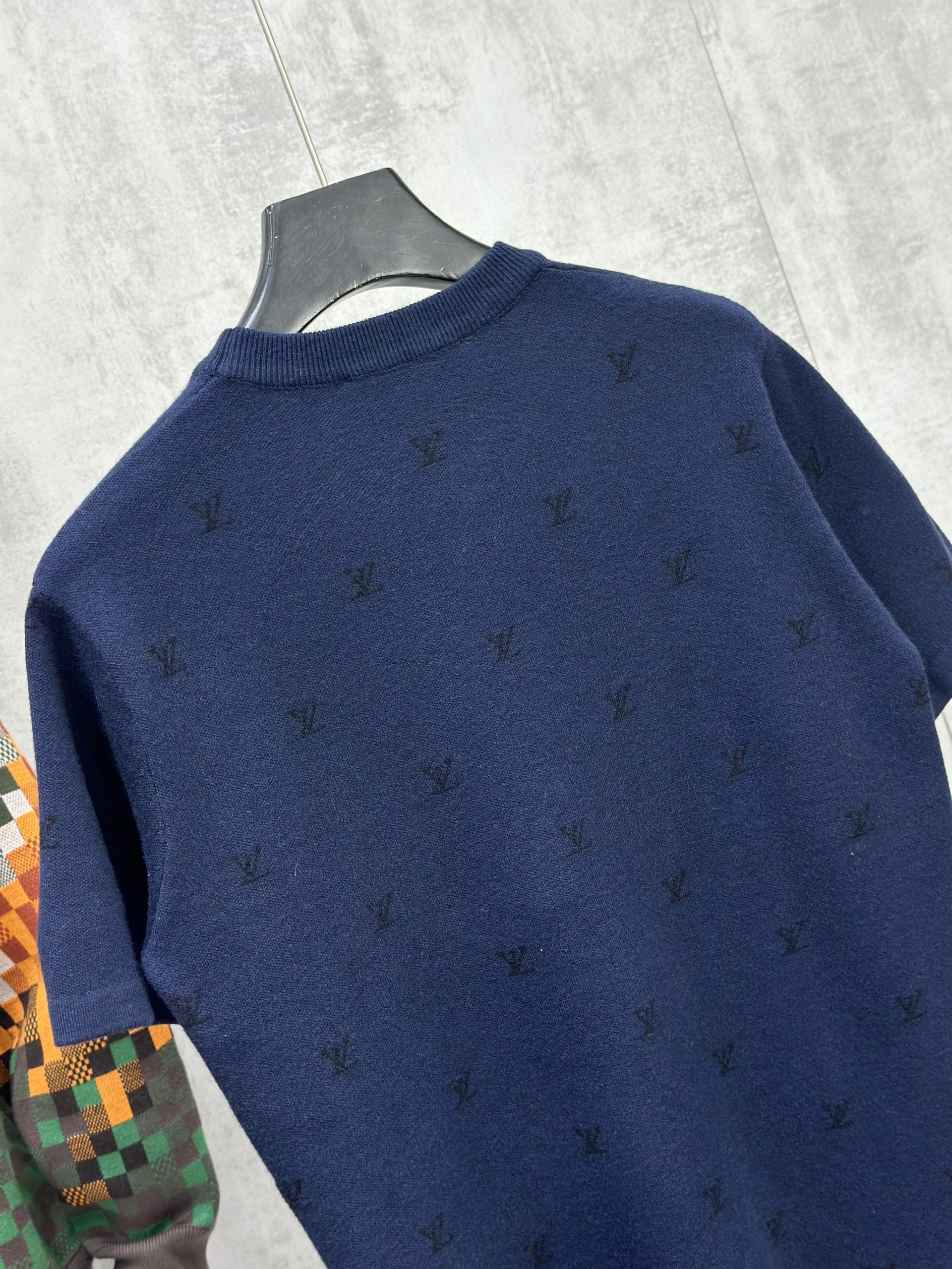 Áo phông T shirt len Louis Vuitton LV logo thêu Animal full Like Auth 46-52 VTN