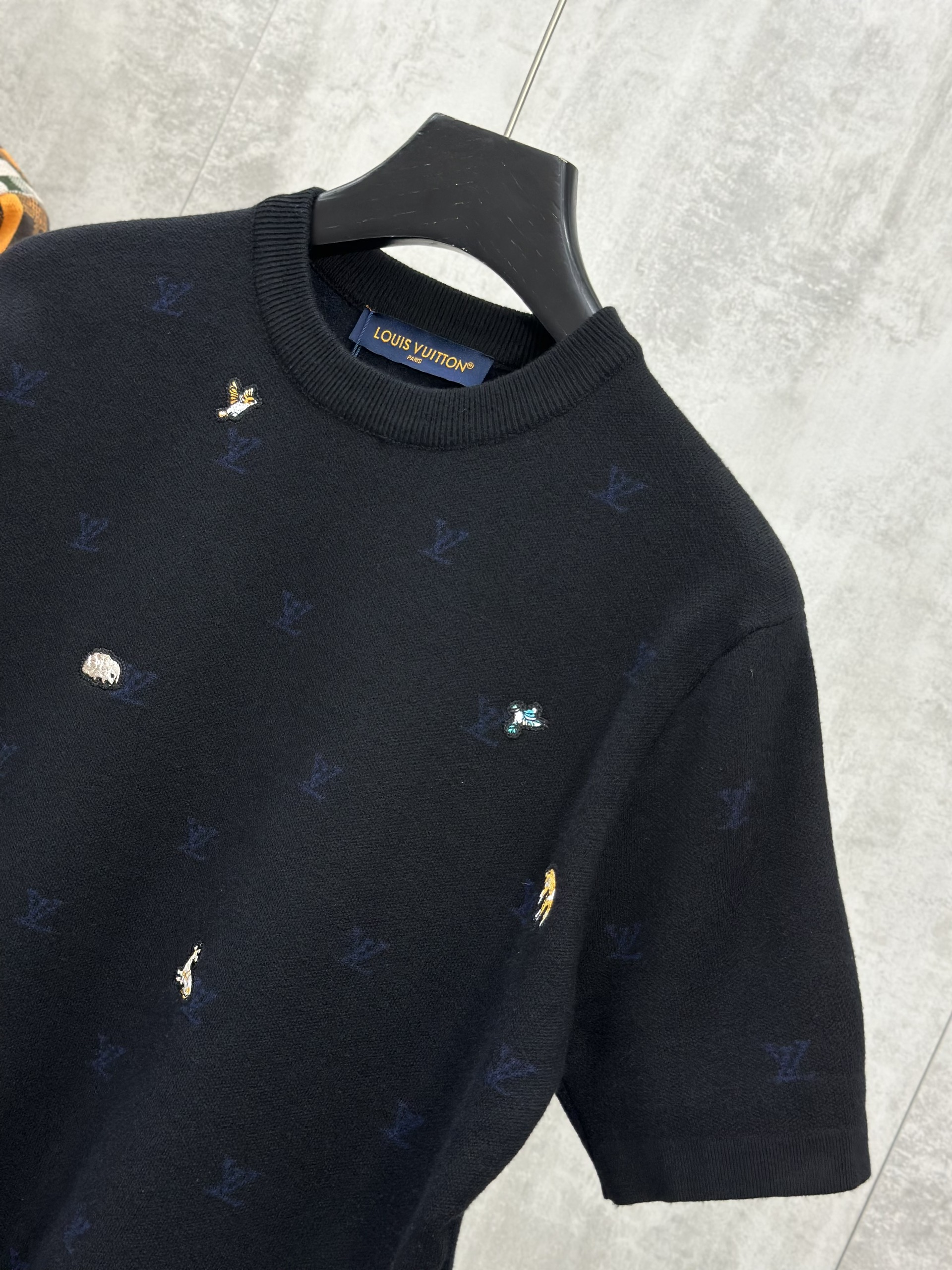 Áo phông T shirt len Louis Vuitton LV logo thêu Animal full Like Auth 46-52 VTN