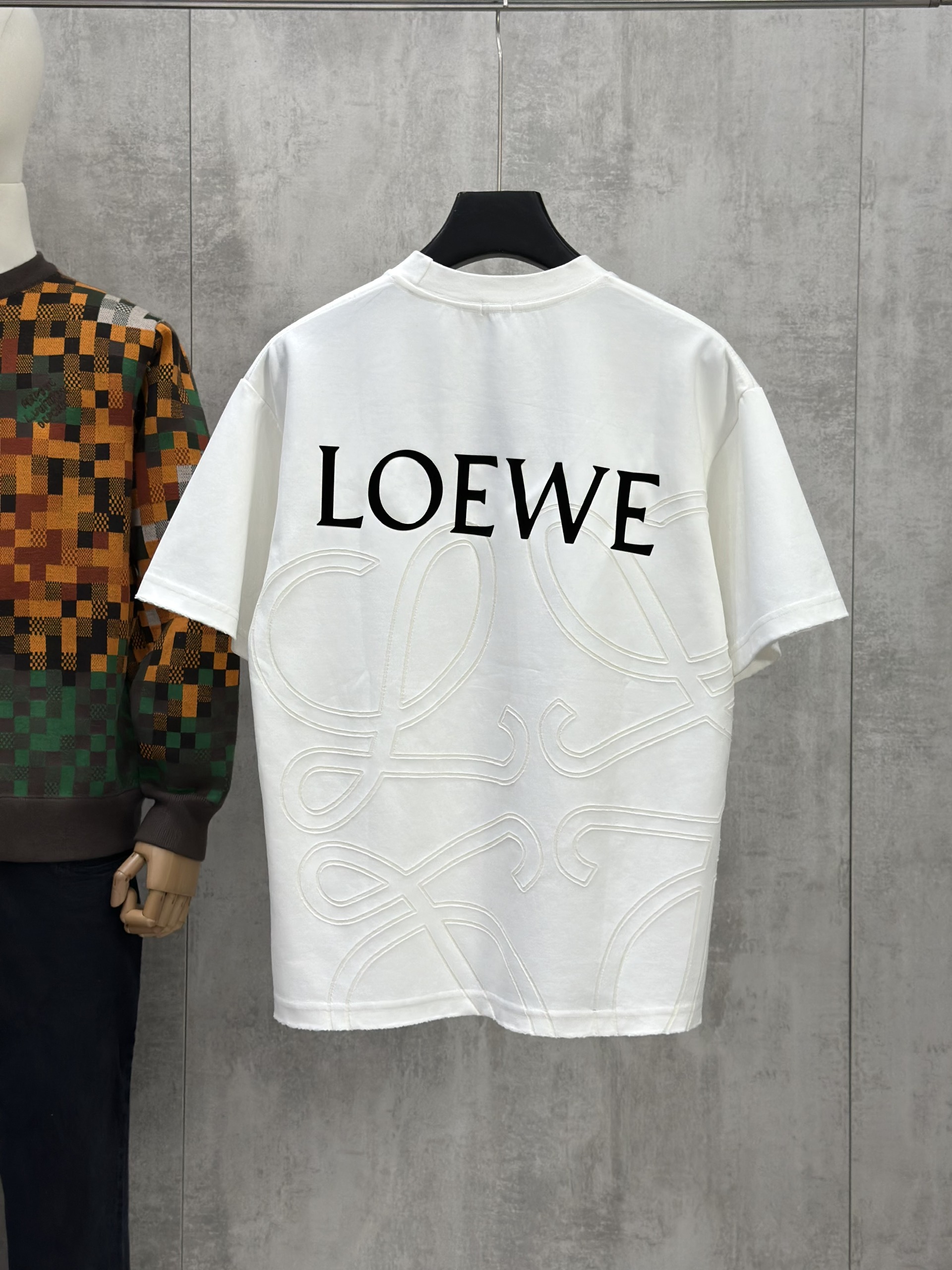 Áo phông T shirt Loewe tag ngực logo lưng Like Auth XS-M VTN