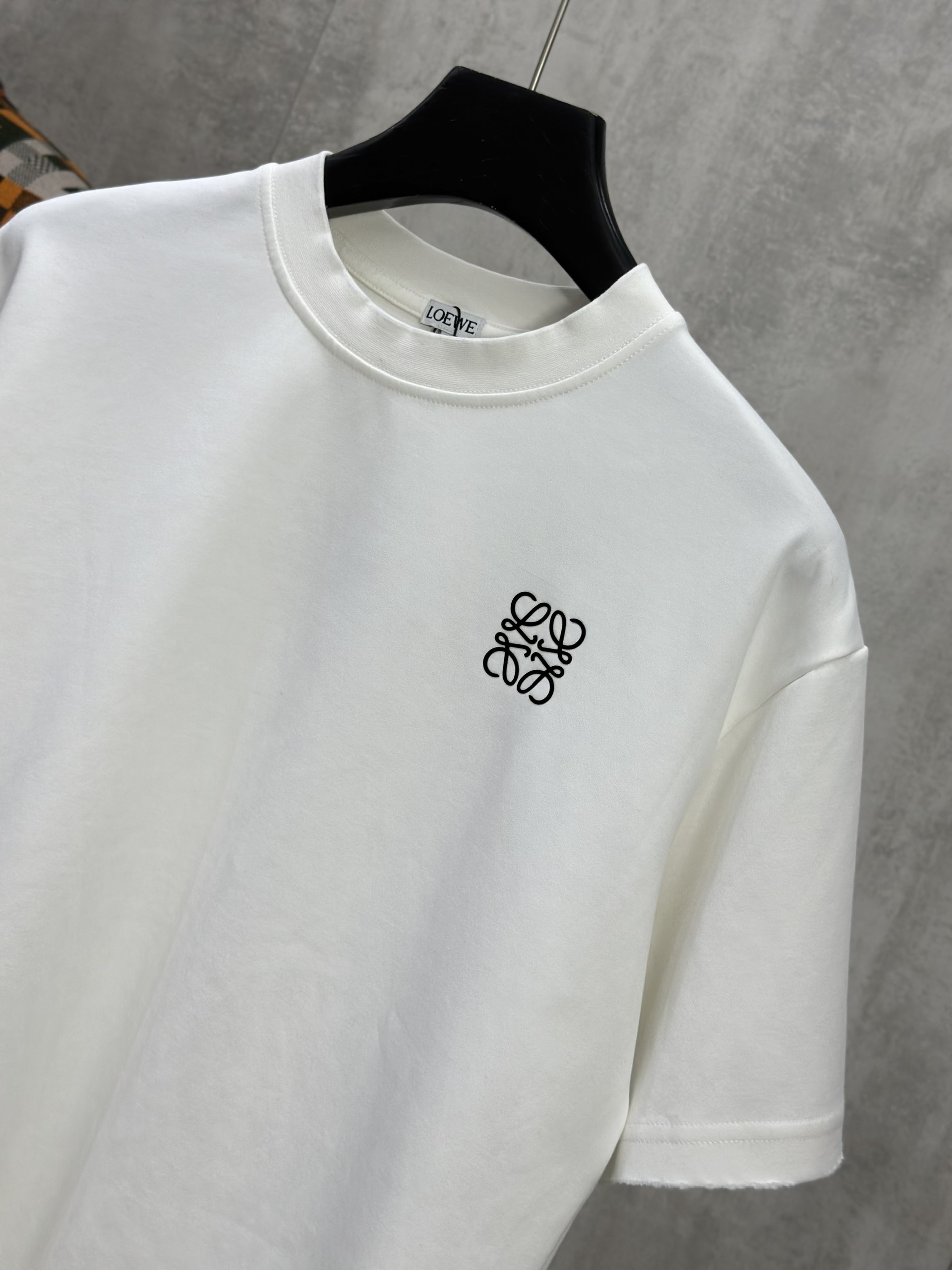 Áo phông T shirt Loewe tag ngực logo lưng Like Auth XS-M VTN