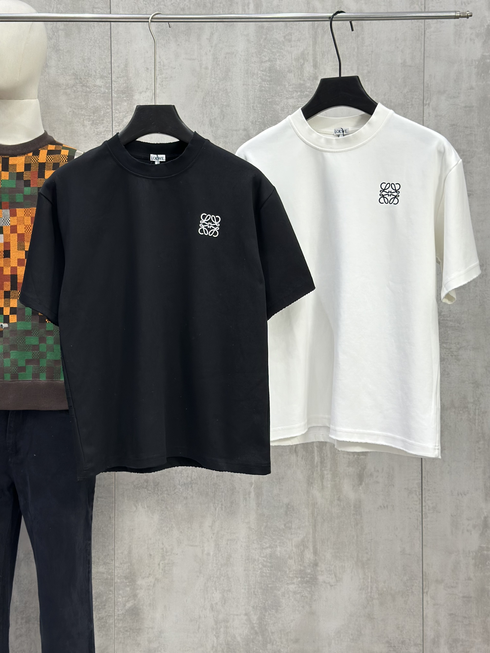 Áo phông T shirt Loewe tag ngực logo lưng Like Auth XS-M VTN