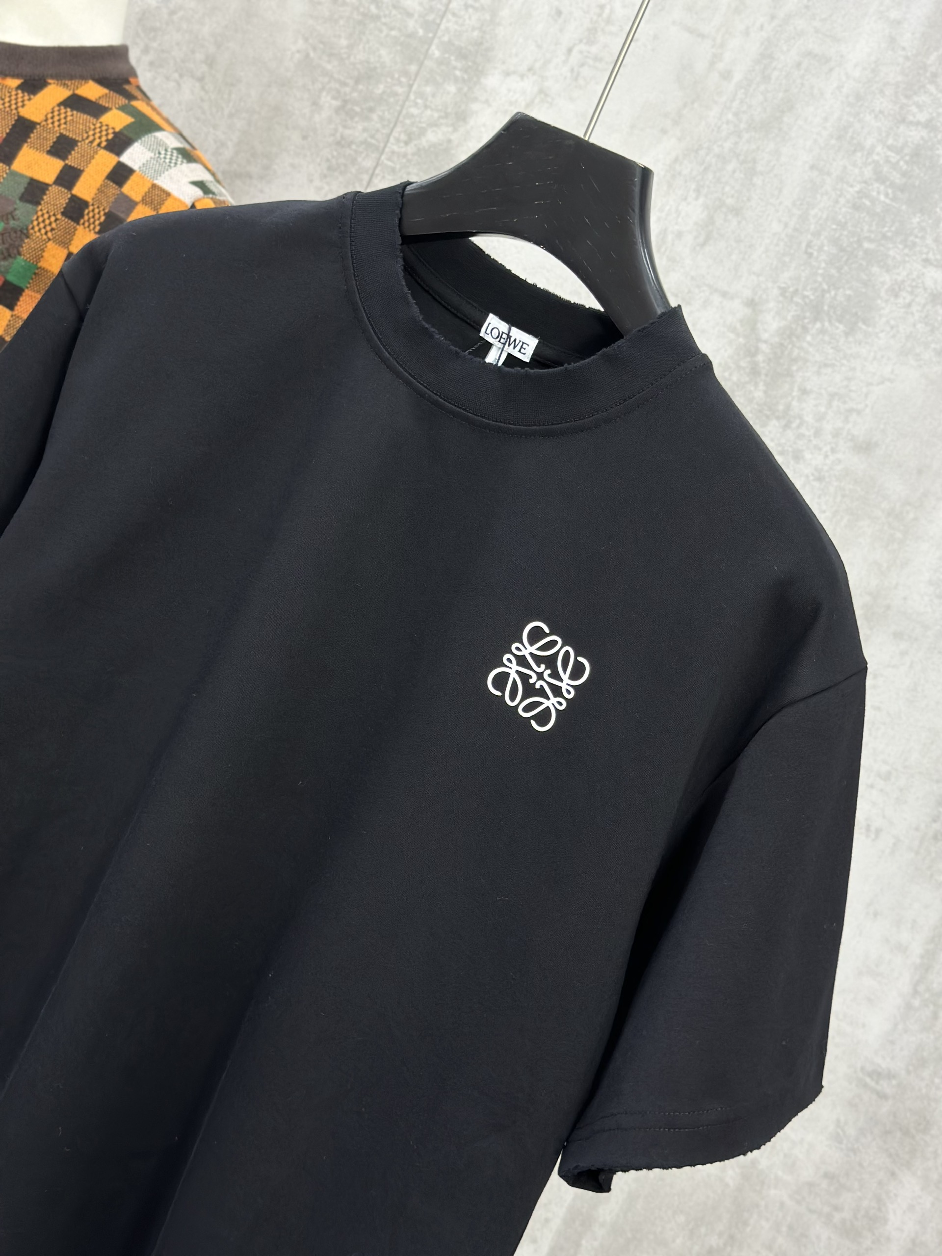 Áo phông T shirt Loewe tag ngực logo lưng Like Auth XS-M VTN