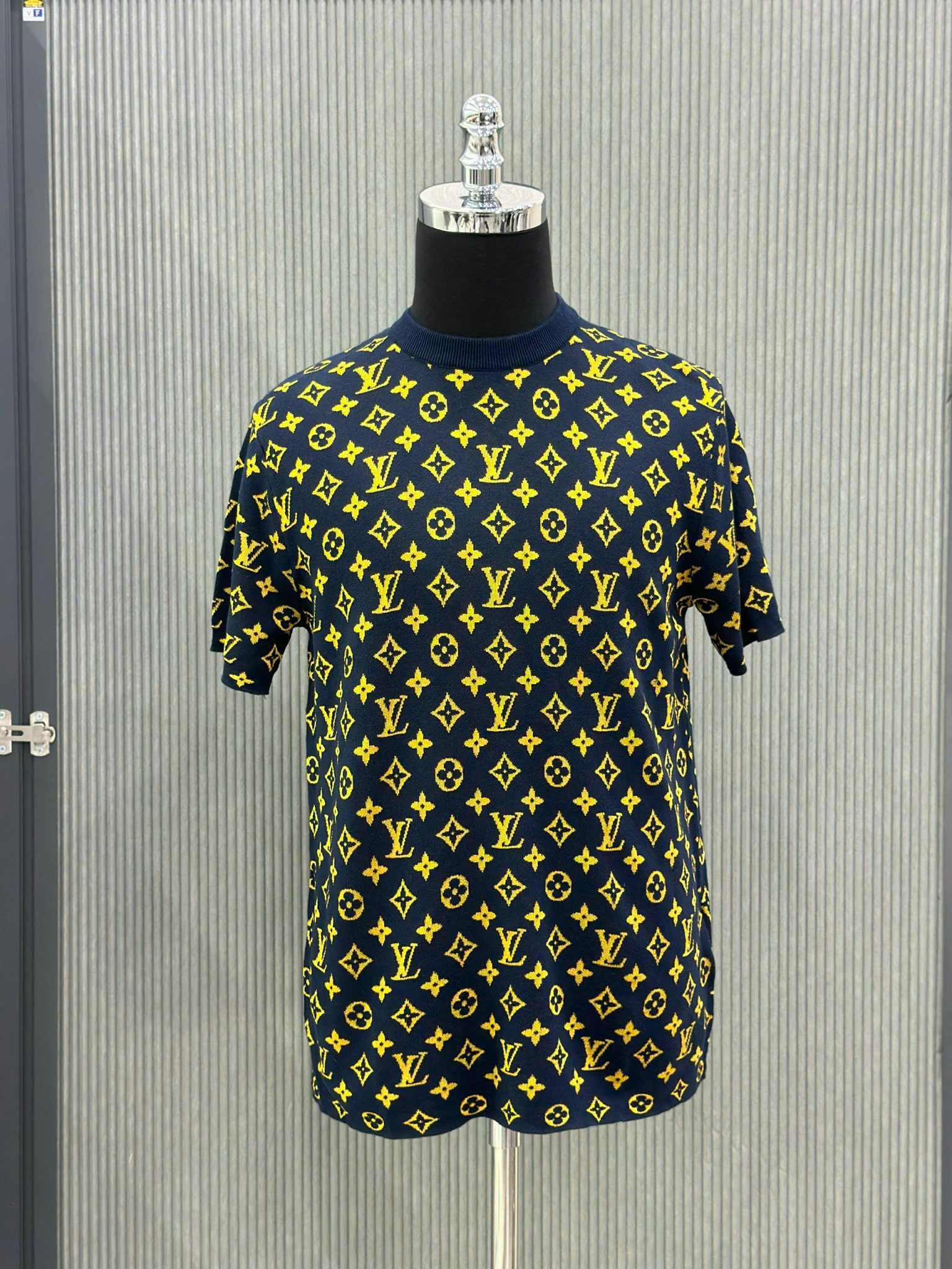 Áo phông T shirt Louis Vuitton LV 1030 Xanh than monogram logo vàng full Like Auth XS-M VTN