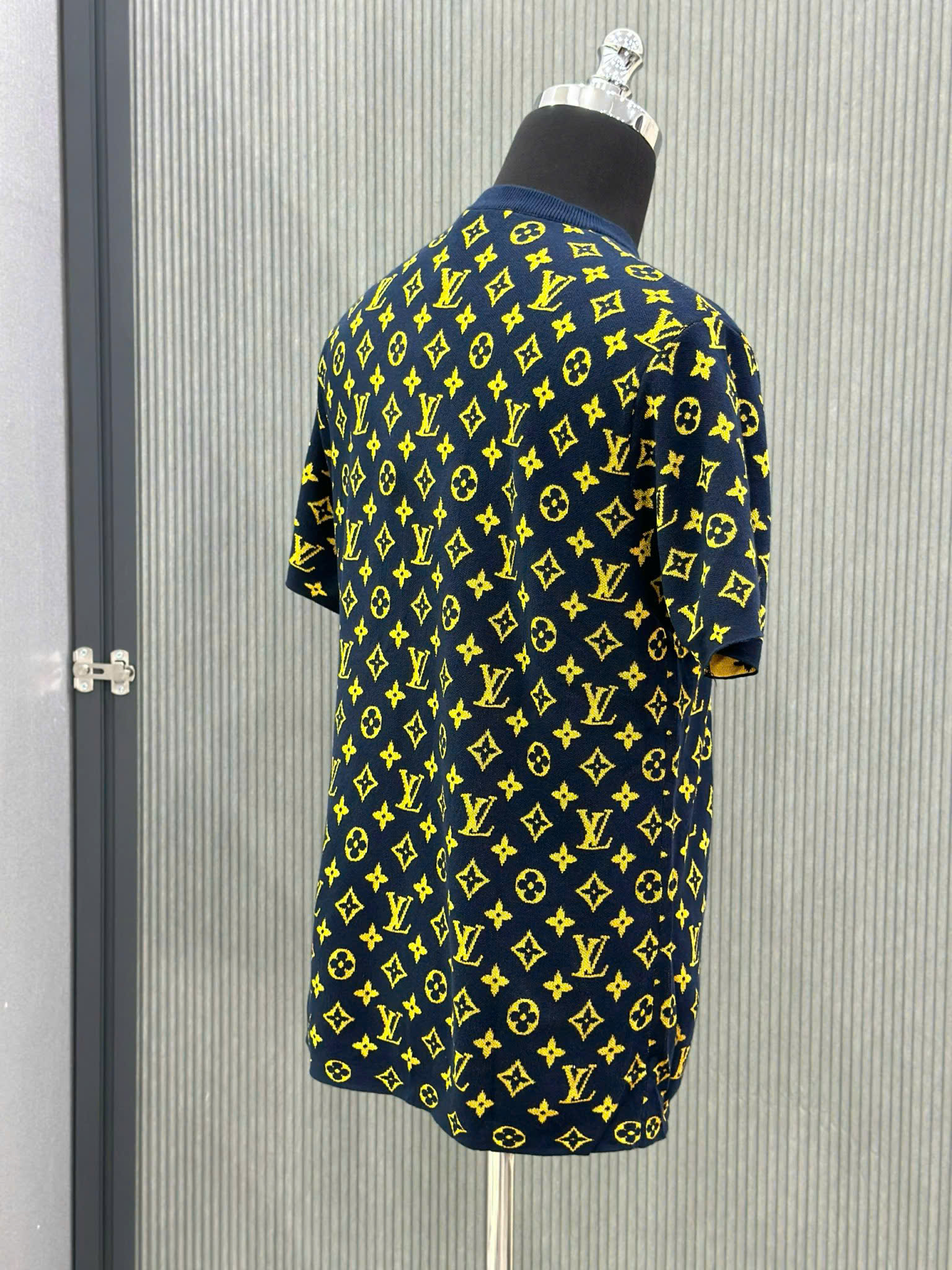 Áo phông T shirt Louis Vuitton LV 1030 Xanh than monogram logo vàng full Like Auth XS-M VTN