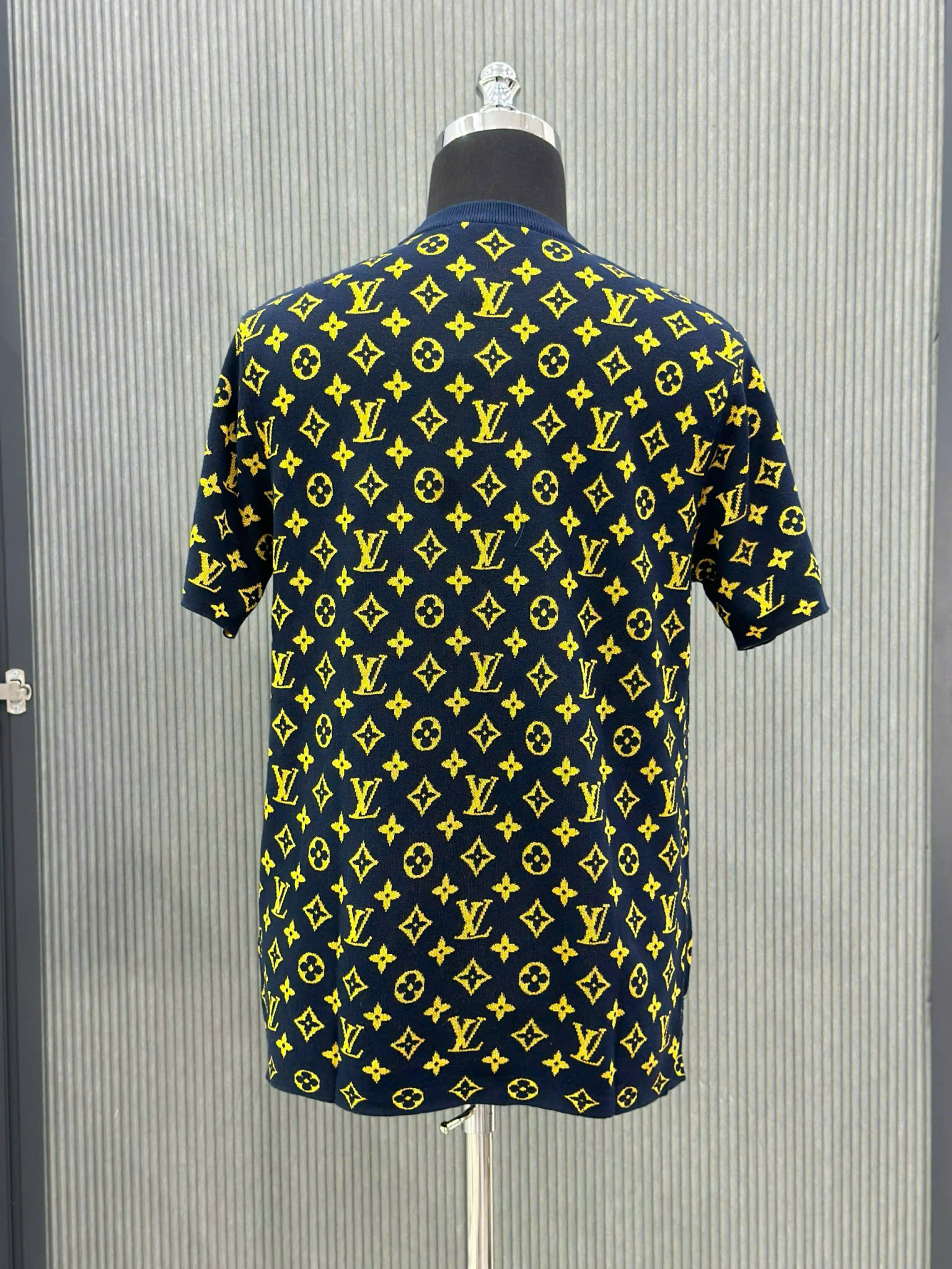 Áo phông T shirt Louis Vuitton LV 1030 Xanh than monogram logo vàng full Like Auth XS-M VTN