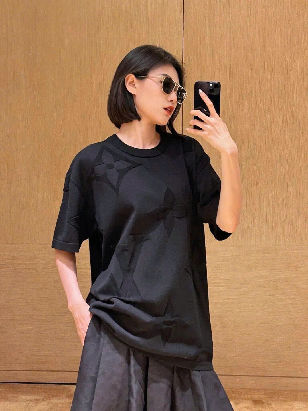 Áo phông T shirt Louis Vuitton LV Đen họa tiết Monogram to dập nổi Like Auth XS-M DDT