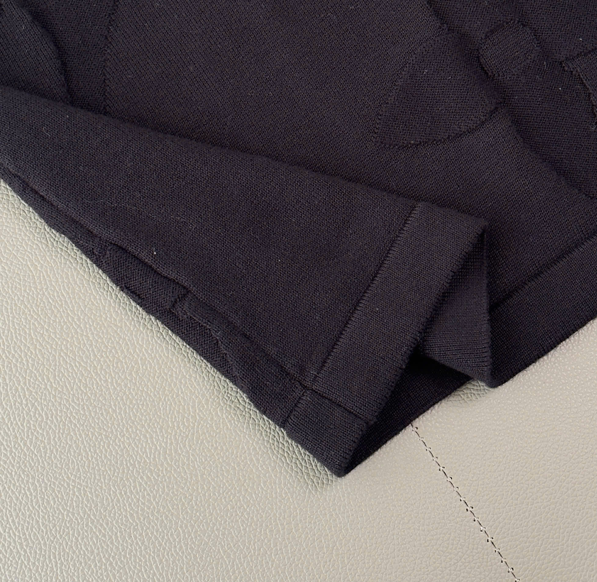 Áo phông T shirt Louis Vuitton LV Đen họa tiết Monogram to dập nổi Like Auth XS-M DDT