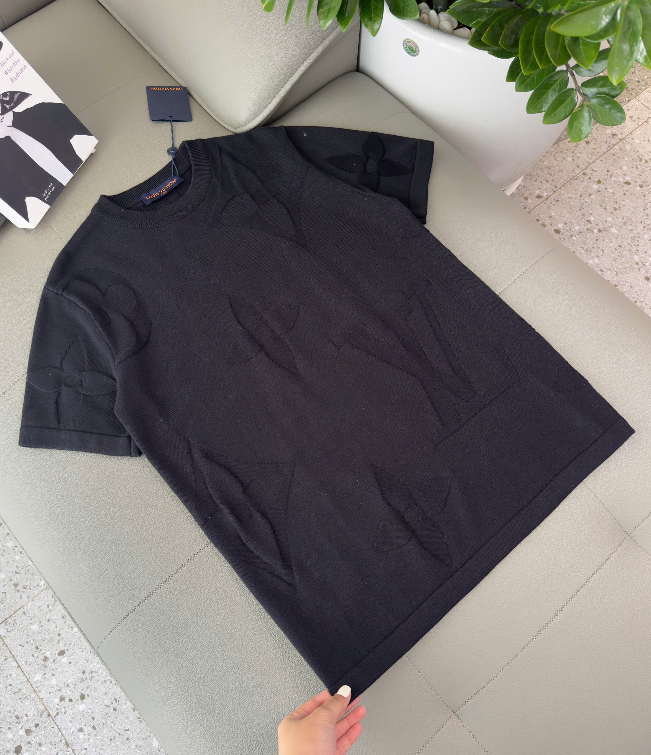 Áo phông T shirt Louis Vuitton LV Đen họa tiết Monogram to dập nổi Like Auth XS-M DDT