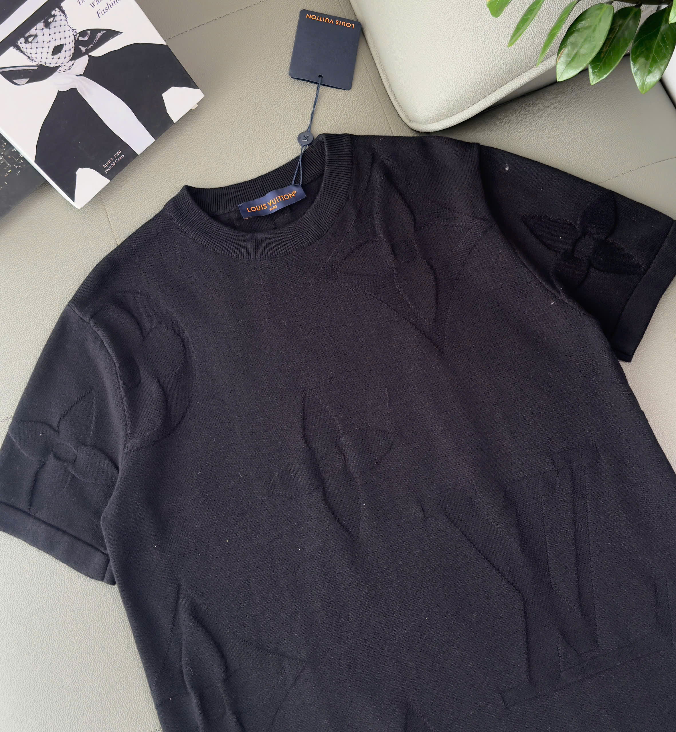 Áo phông T shirt Louis Vuitton LV Đen họa tiết Monogram to dập nổi Like Auth XS-M DDT