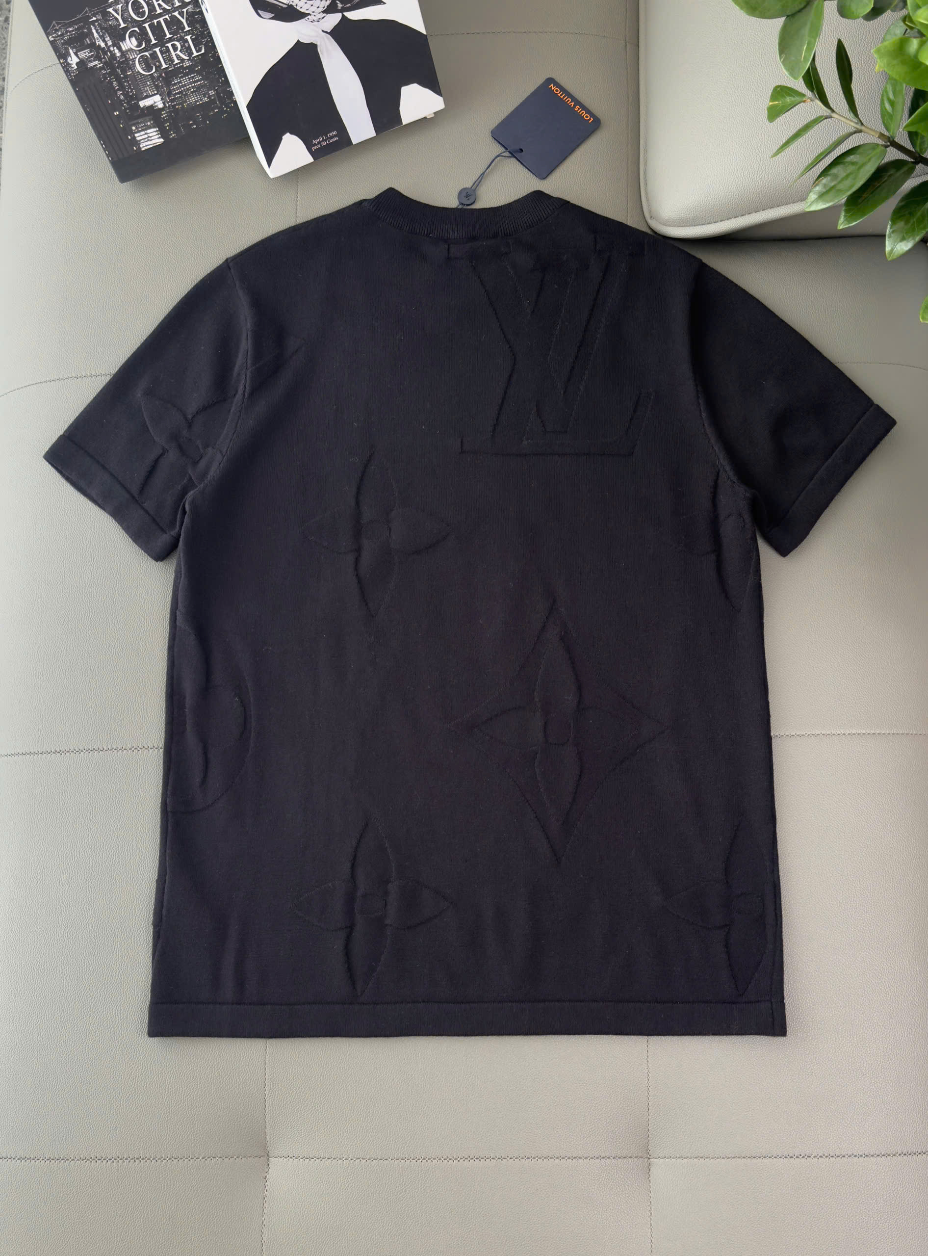 Áo phông T shirt Louis Vuitton LV Đen họa tiết Monogram to dập nổi Like Auth XS-M DDT