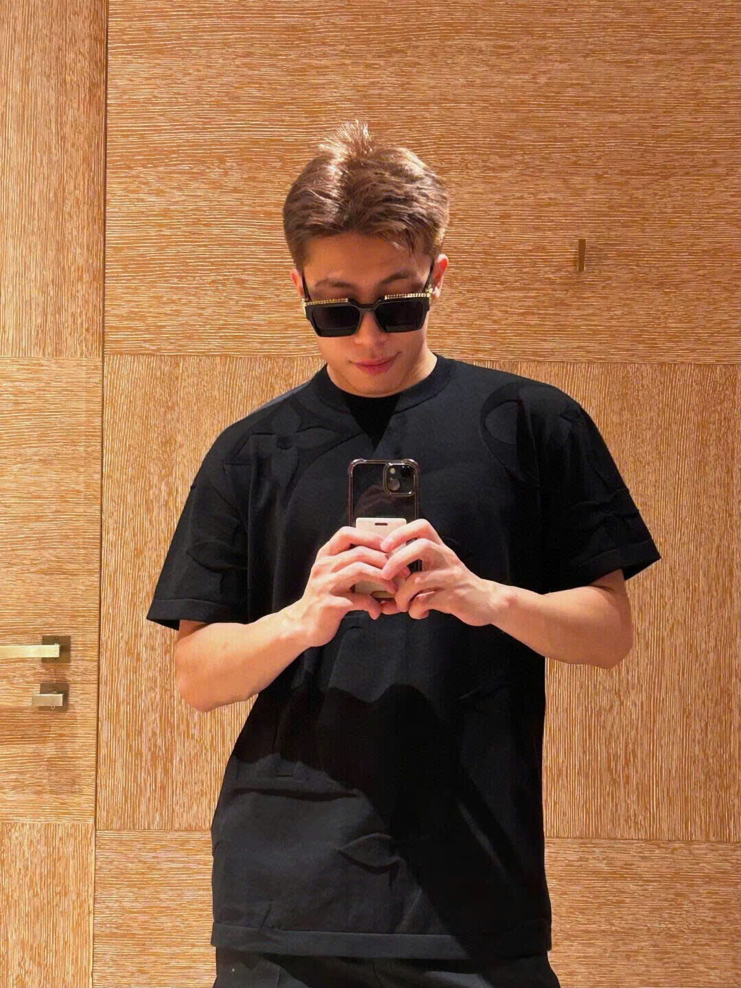 Áo phông T shirt Louis Vuitton LV Đen họa tiết Monogram to dập nổi Like Auth XS-M DDT