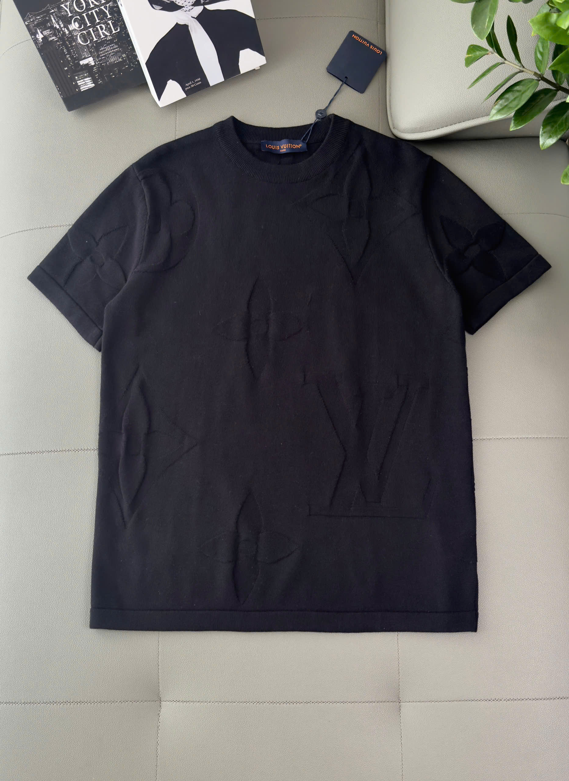 Áo phông T shirt Louis Vuitton LV Đen họa tiết Monogram to dập nổi Like Auth XS-M DDT