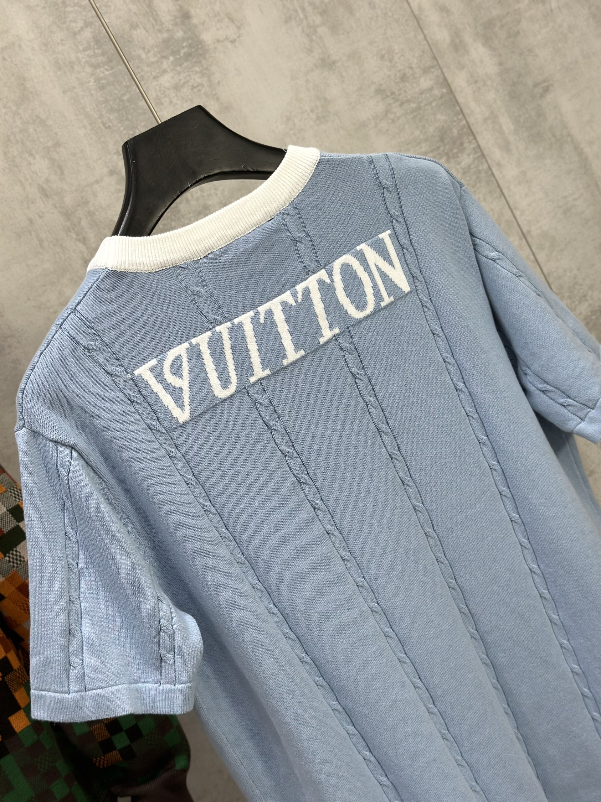 Áo phông T shirt Louis Vuitton Xanh nhạt tag ngực logo thêu lưng Like Auth 46-52 VTN