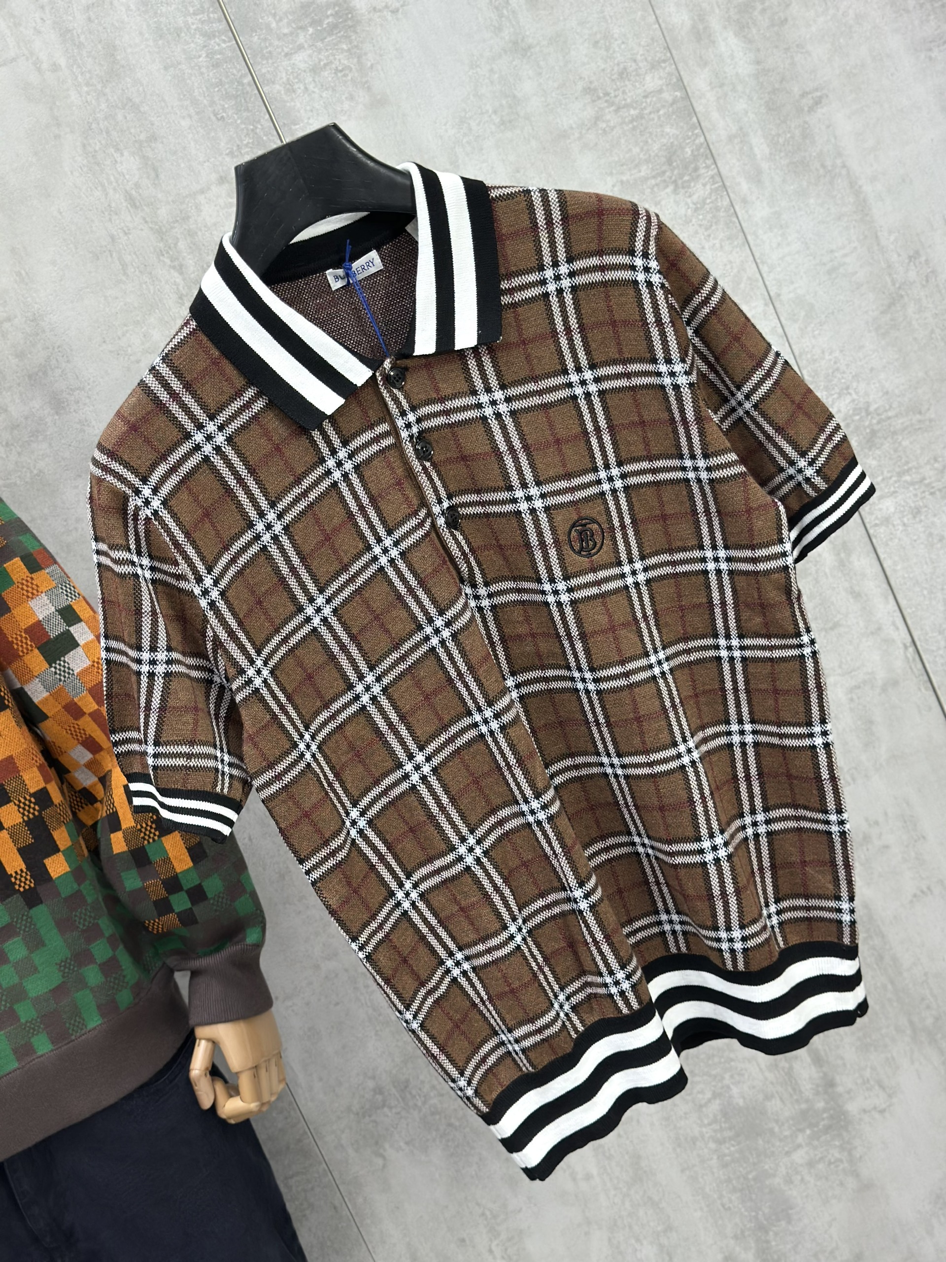 Áo polo Burberry BBR Nâu kẻ viền Đen Trắng Like Auth XS-M VTN
