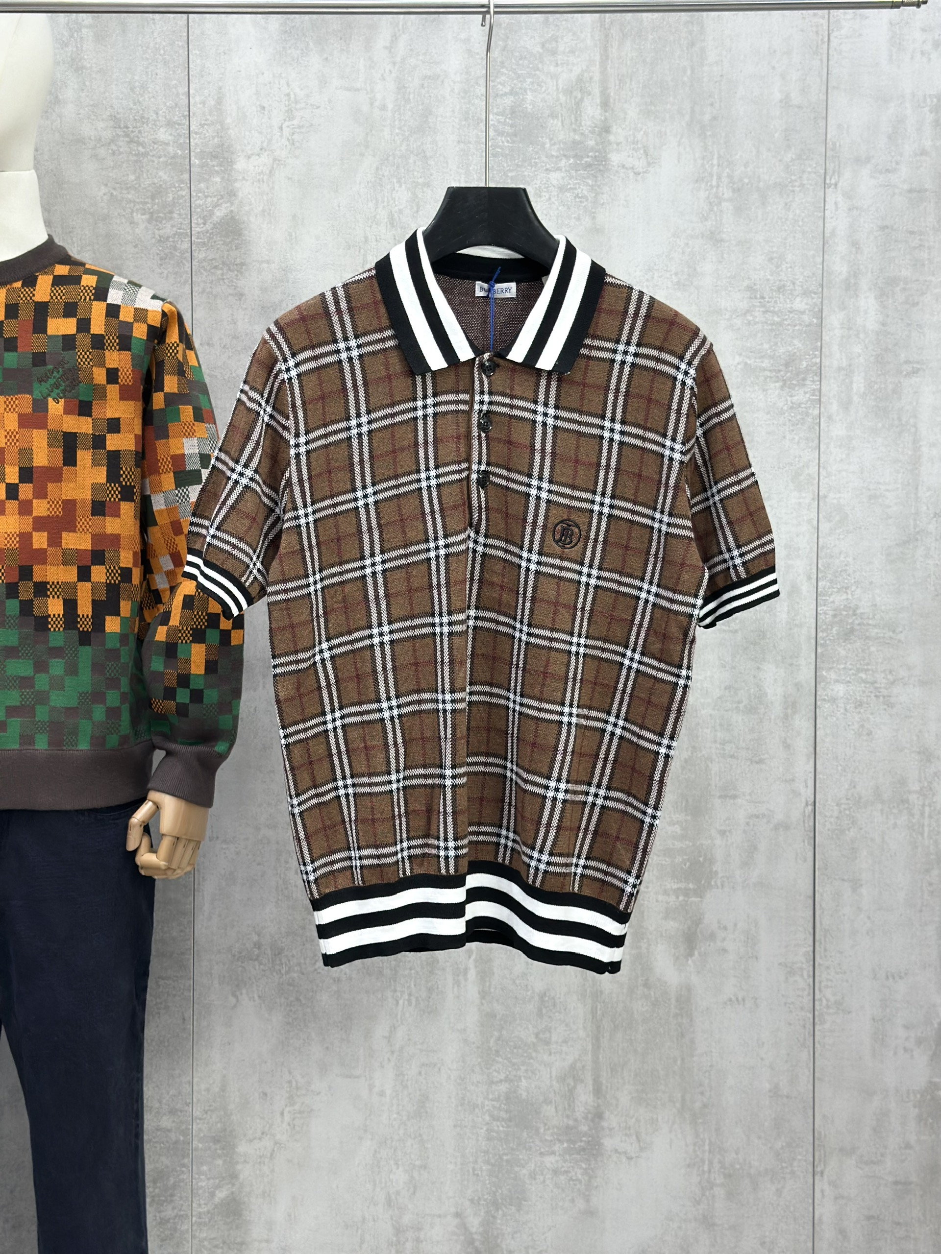 Áo polo Burberry BBR Nâu kẻ viền Đen Trắng Like Auth XS-M VTN